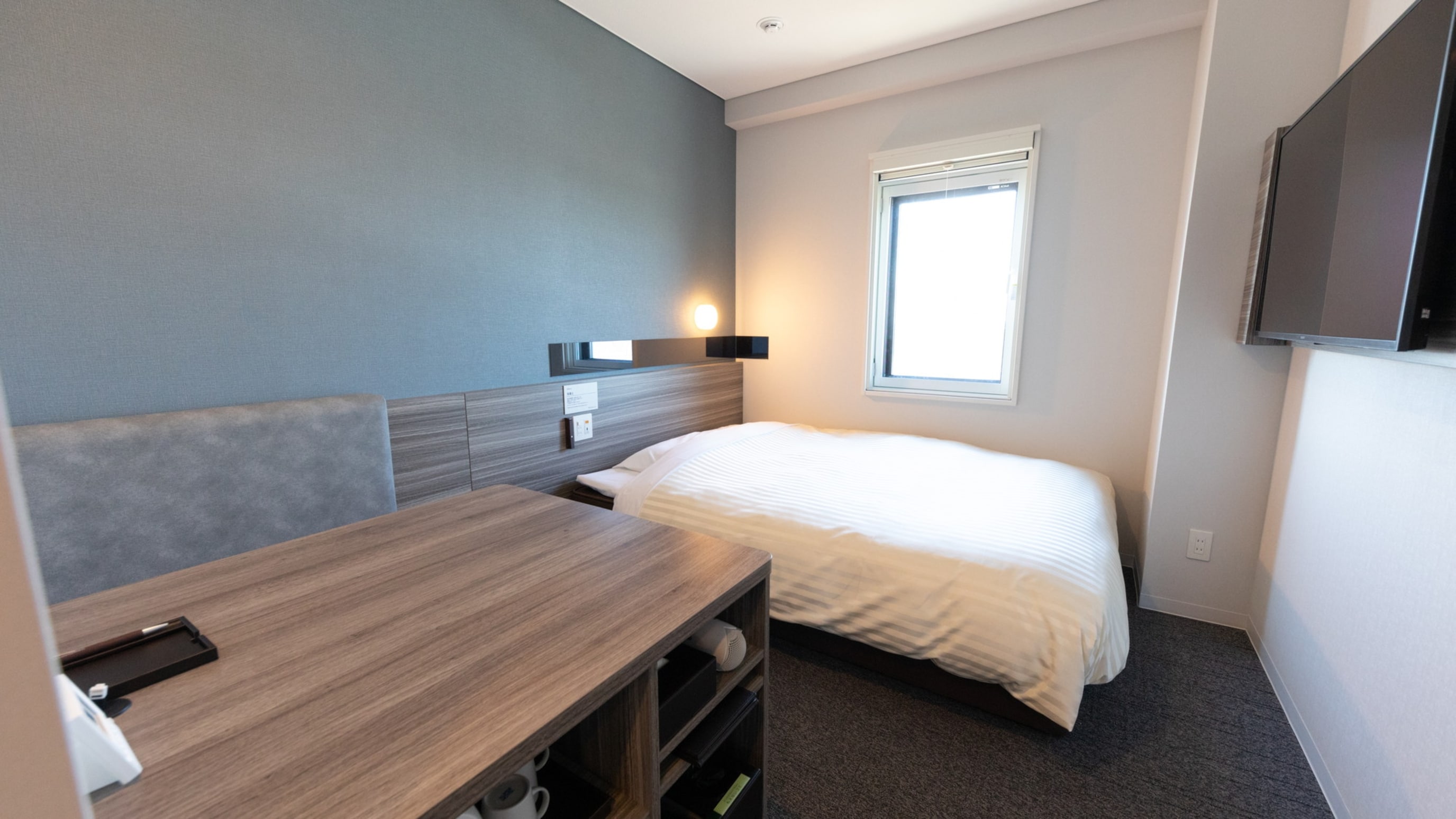 You can relax in the spacious bed.