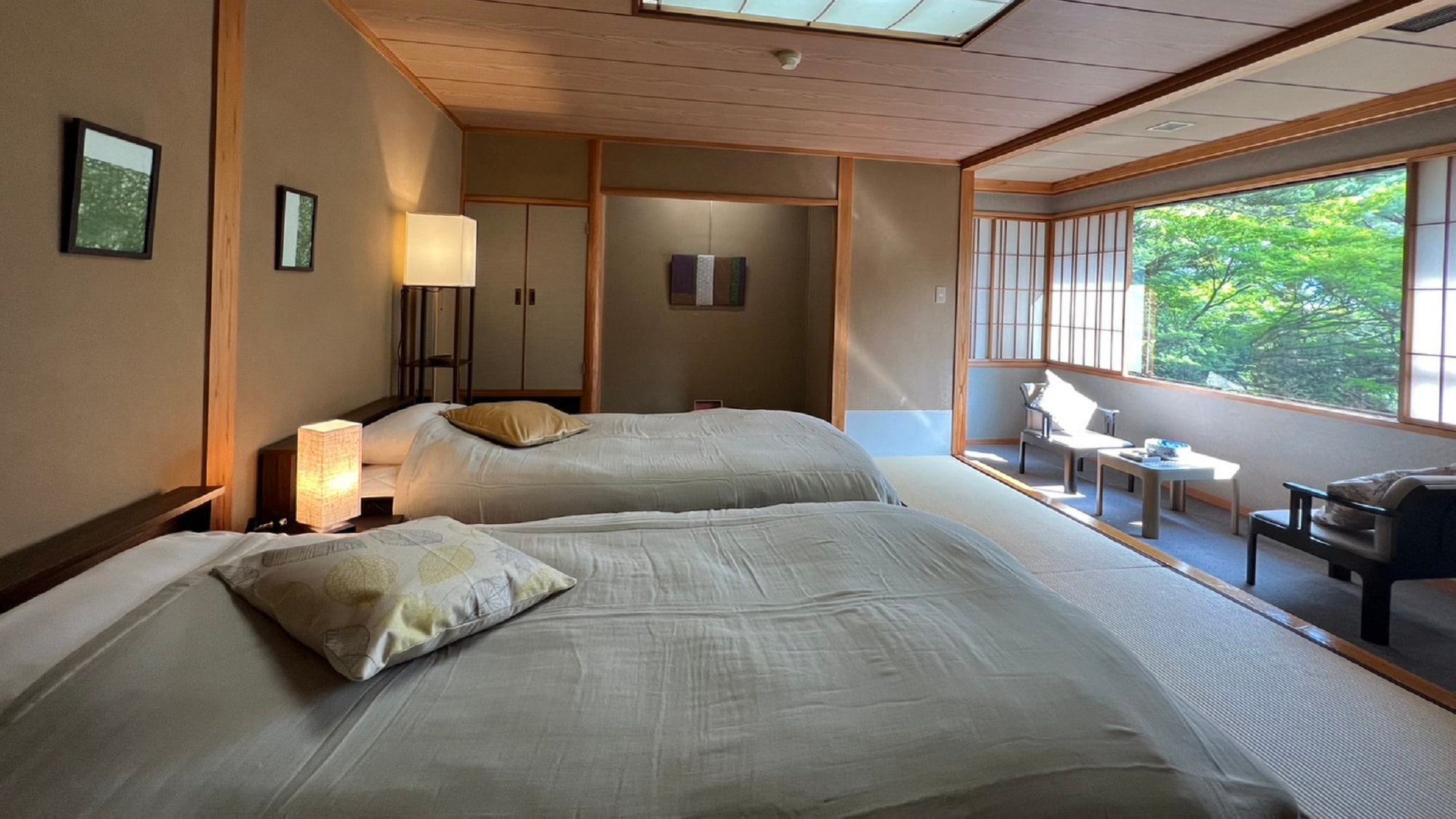 A comfortable room with a Japanese bed. It can accommodate up to 4 people with futons.