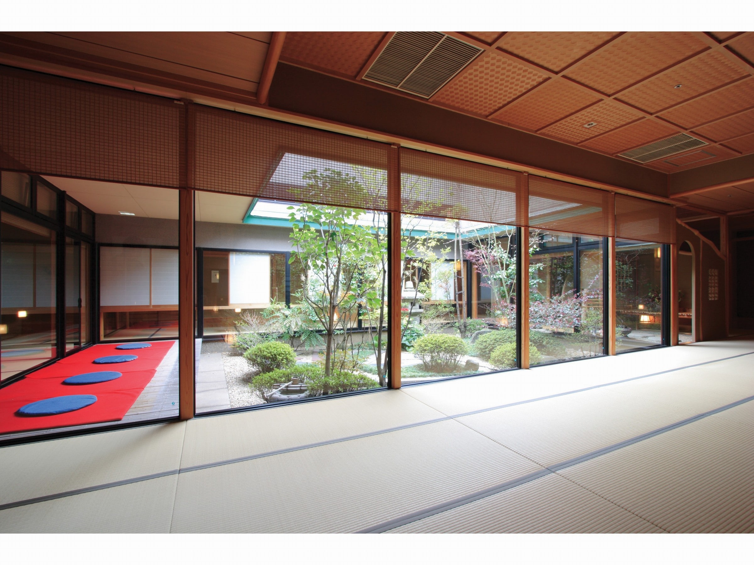 Saryokan courtyard