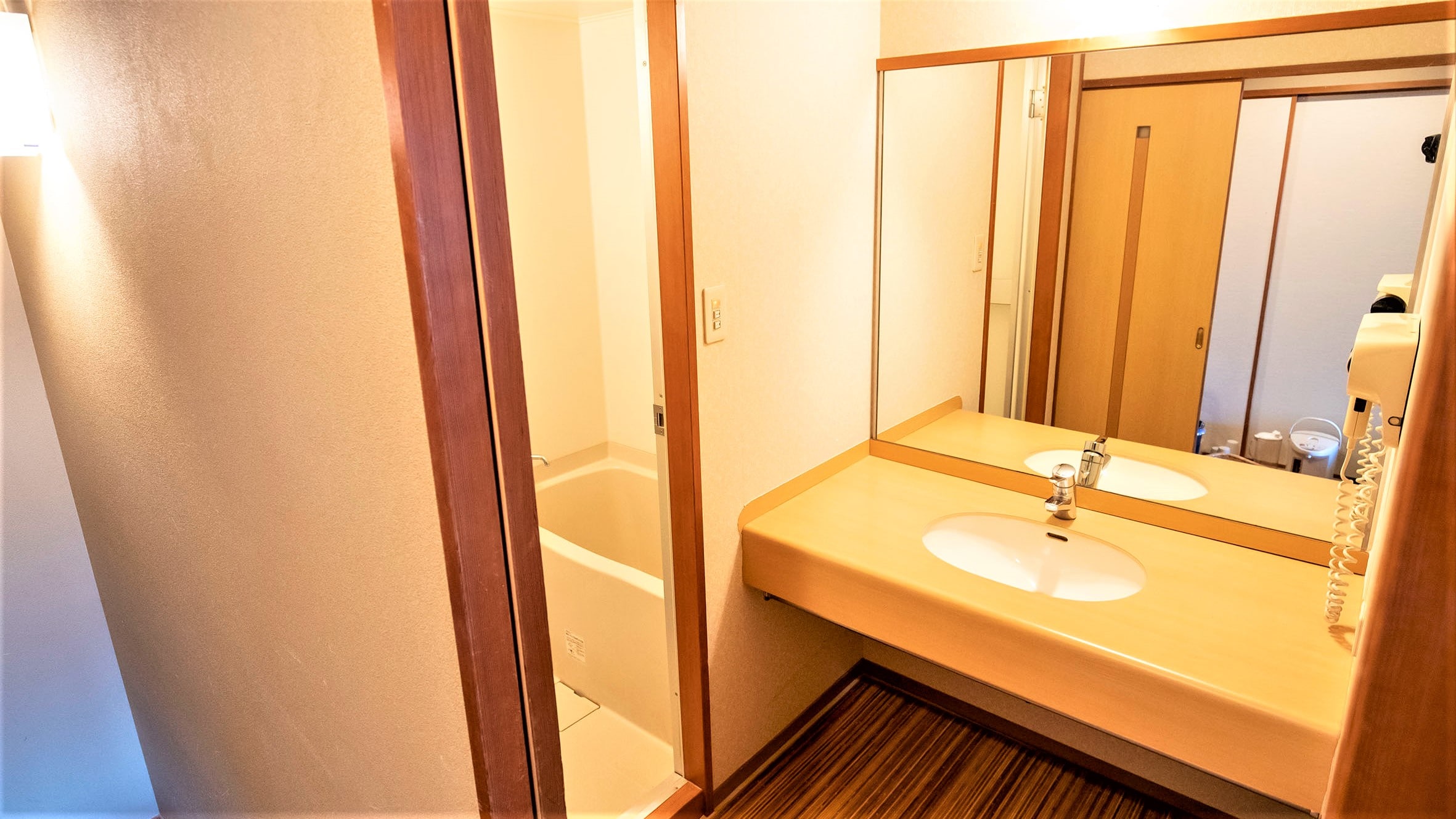 Kamar bergaya Jepang di bangunan utama