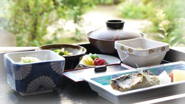 ■ 不依賴預製菜餚的自製日式早餐，例如煎蛋捲