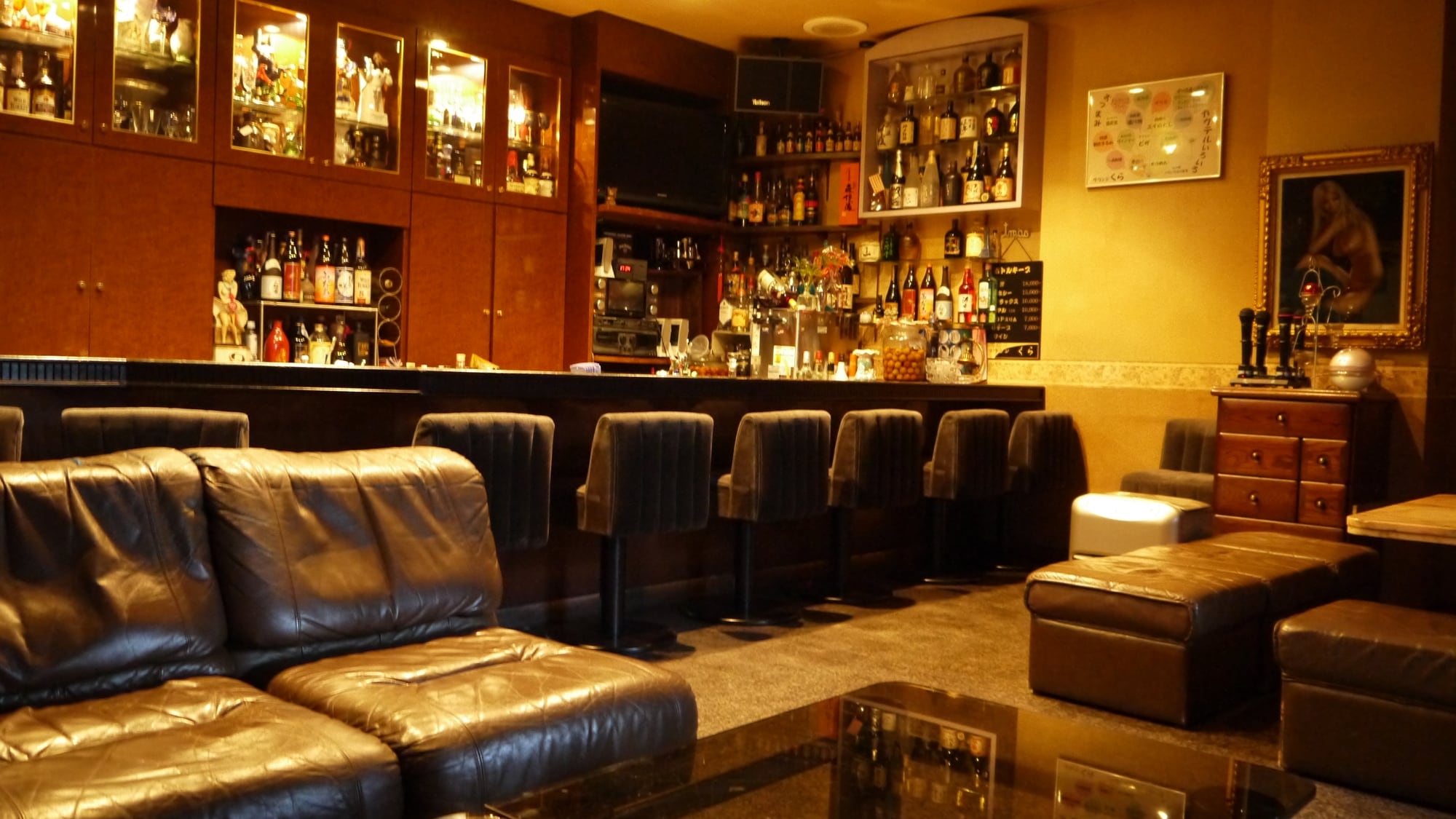 *In-house Lounge Kura: Enjoy a drink and relax... Enjoy a relaxing adult moment.