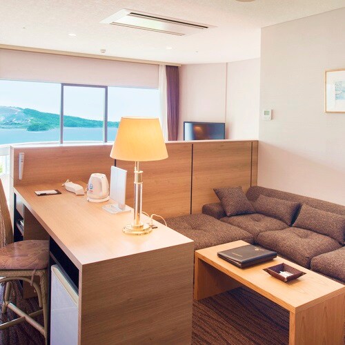 [Superior Room] There is a fluffy sofa in the spacious Western-style room ♪ You can spend a relaxing time with your friends.