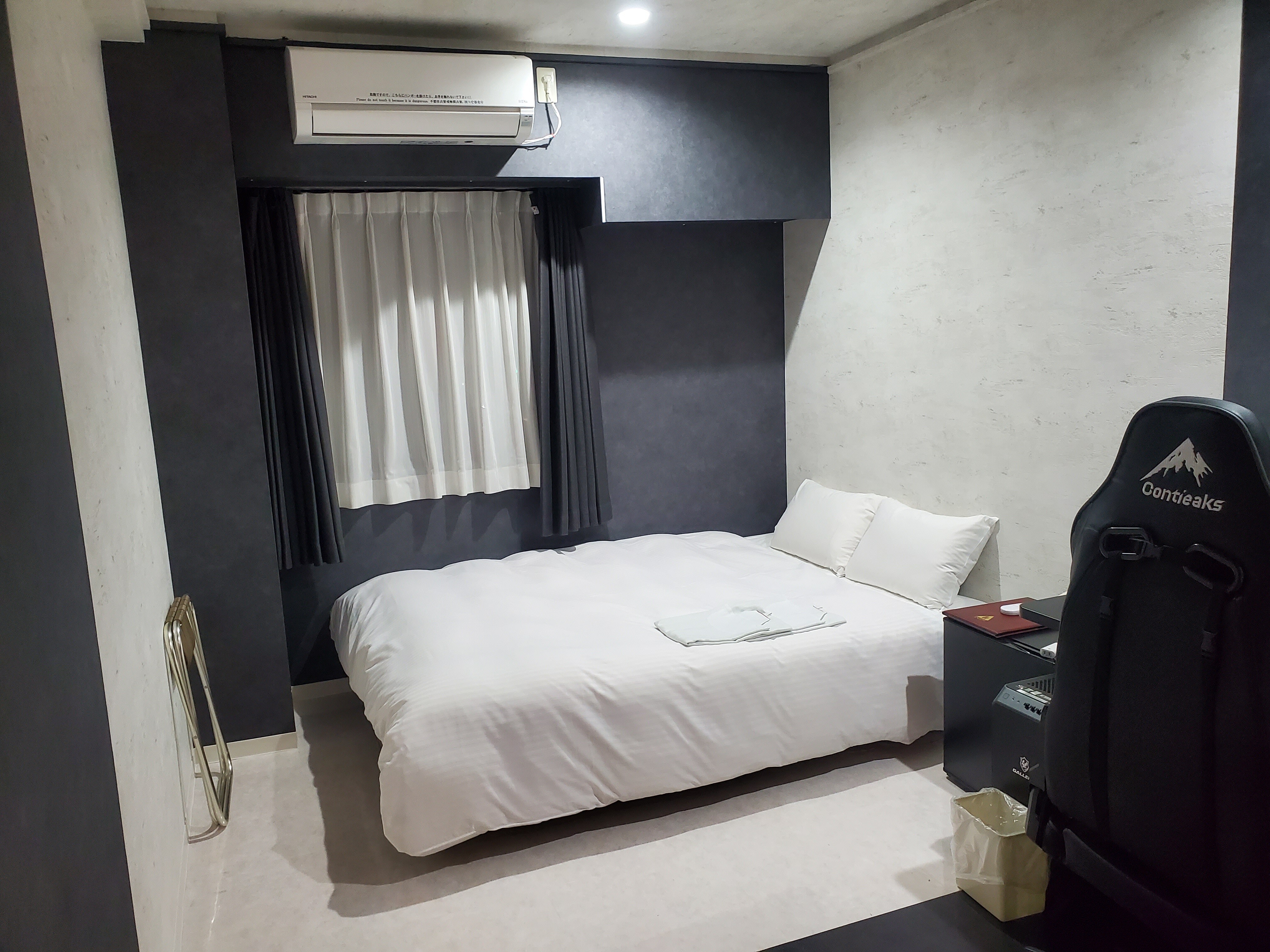 4th floor semi-double room