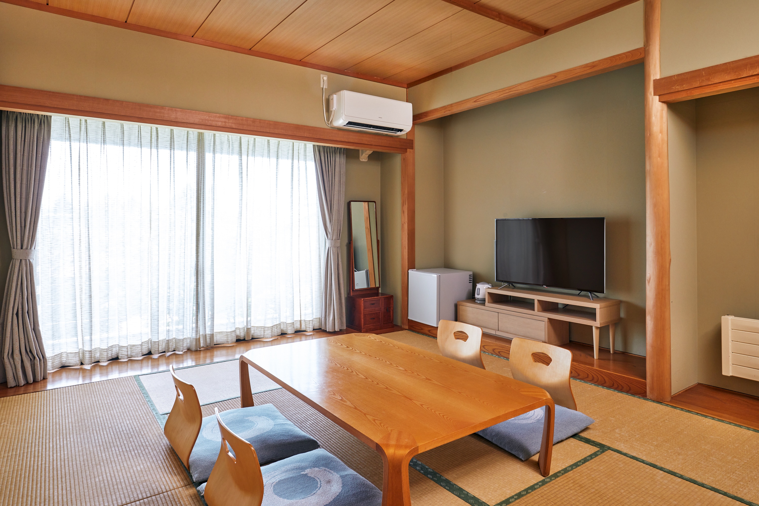 Japanese-style room with 10 tatami mats (1-5 people)