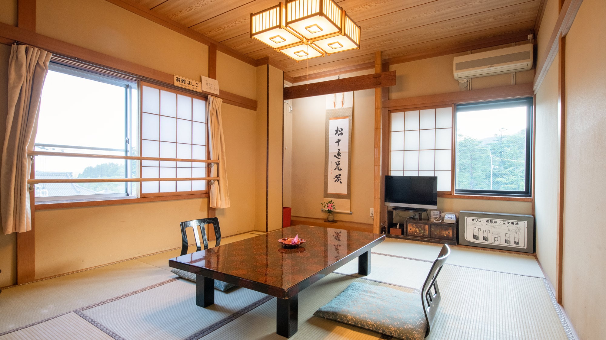 [Non-smoking / Japanese-style room in the main building] With bath and toilet (4 and a half tatami mats + 6 tatami mats + bedroom)