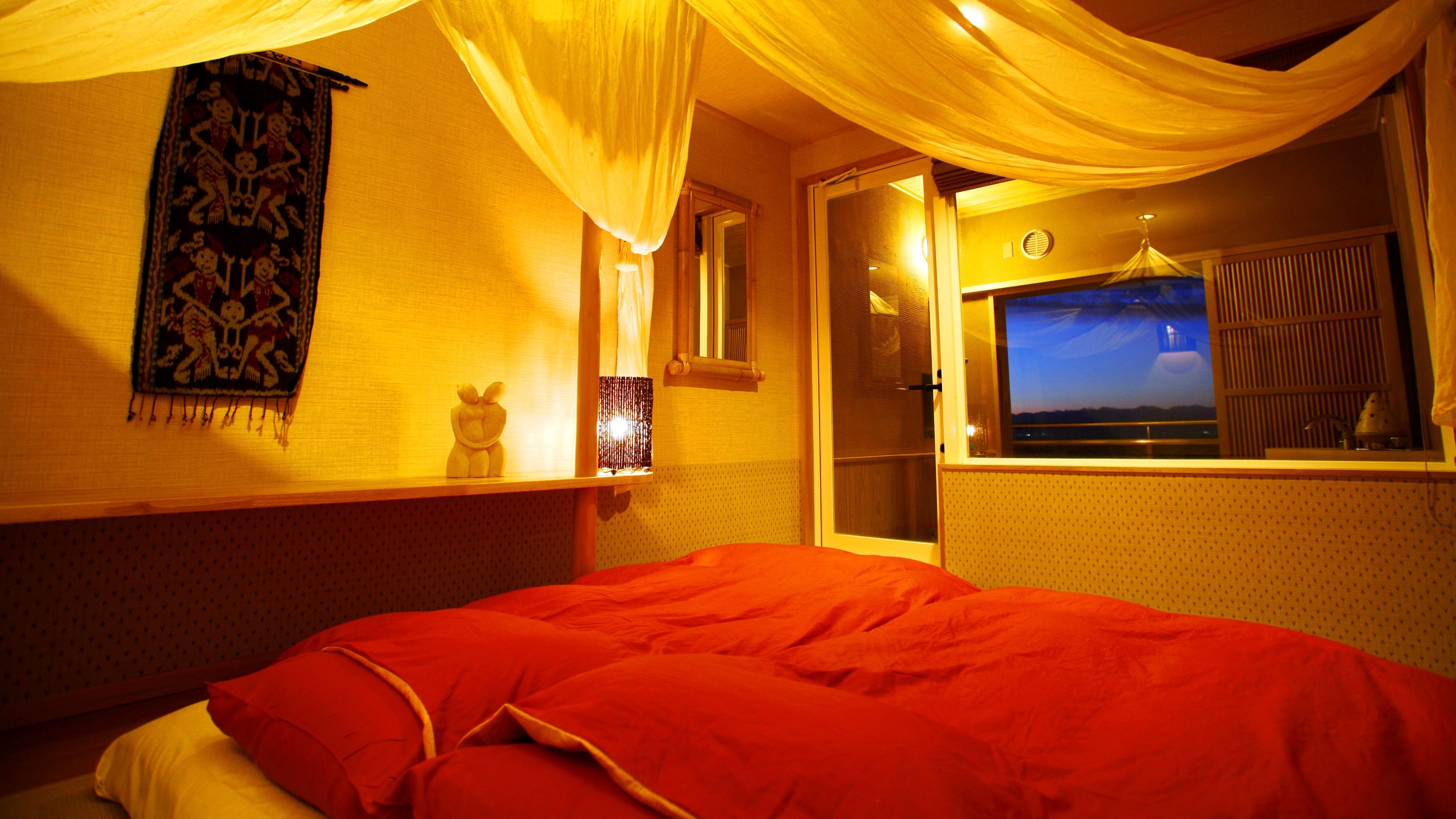 Canopy bedroom (example)