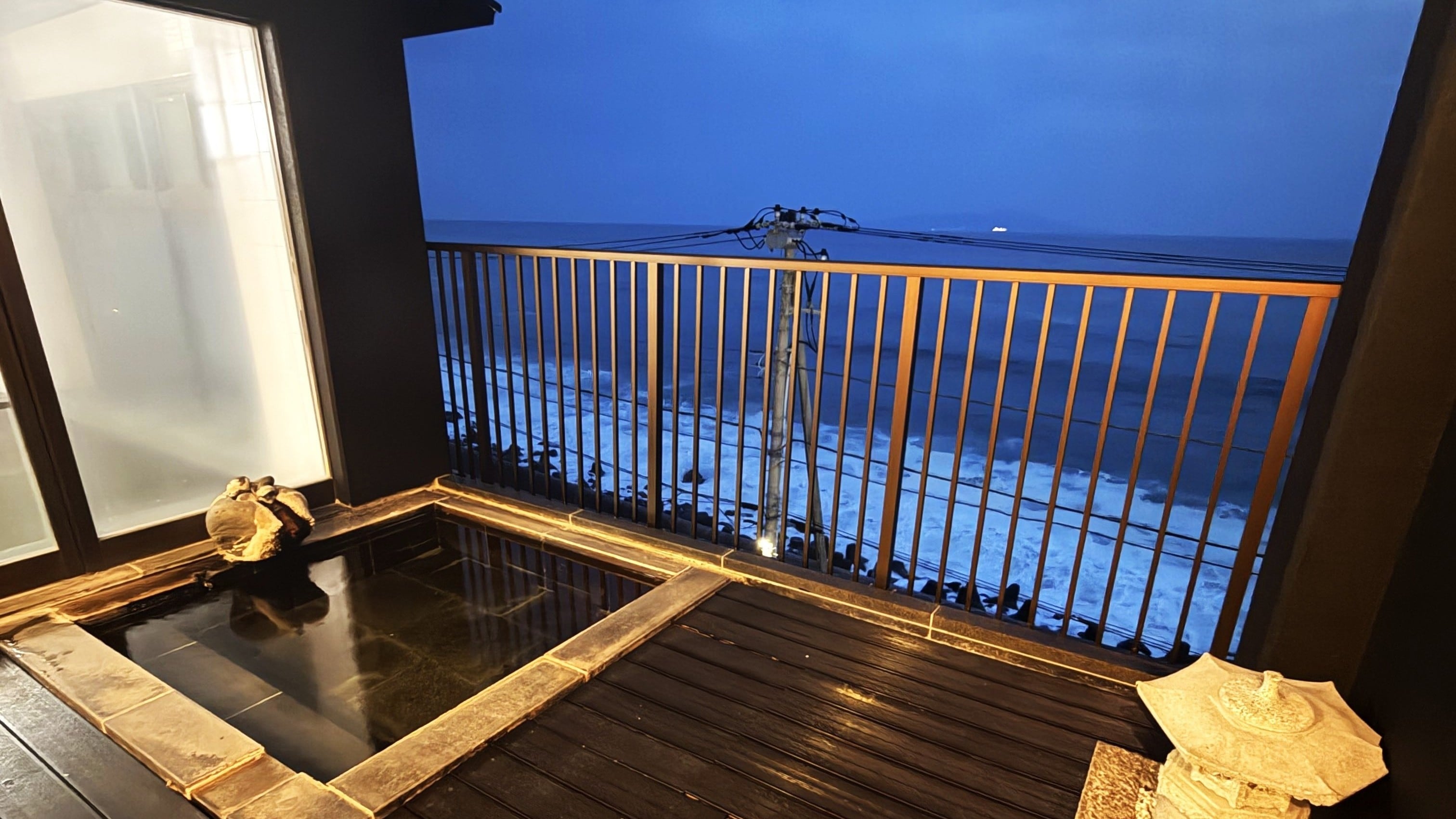 大型公共浴池，露天浴池