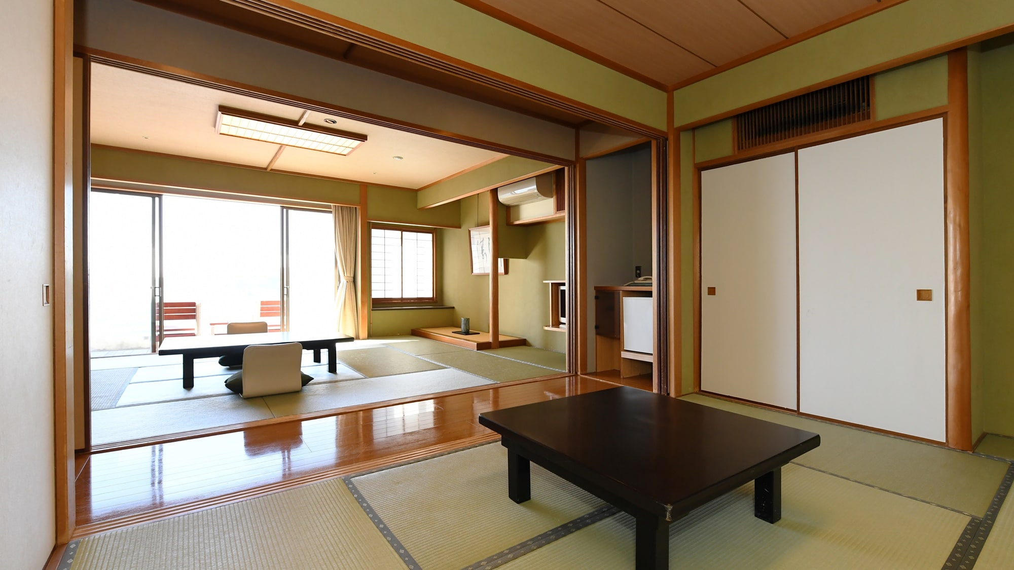 An example of a 10+6 tatami Japanese-style room on the 4th floor