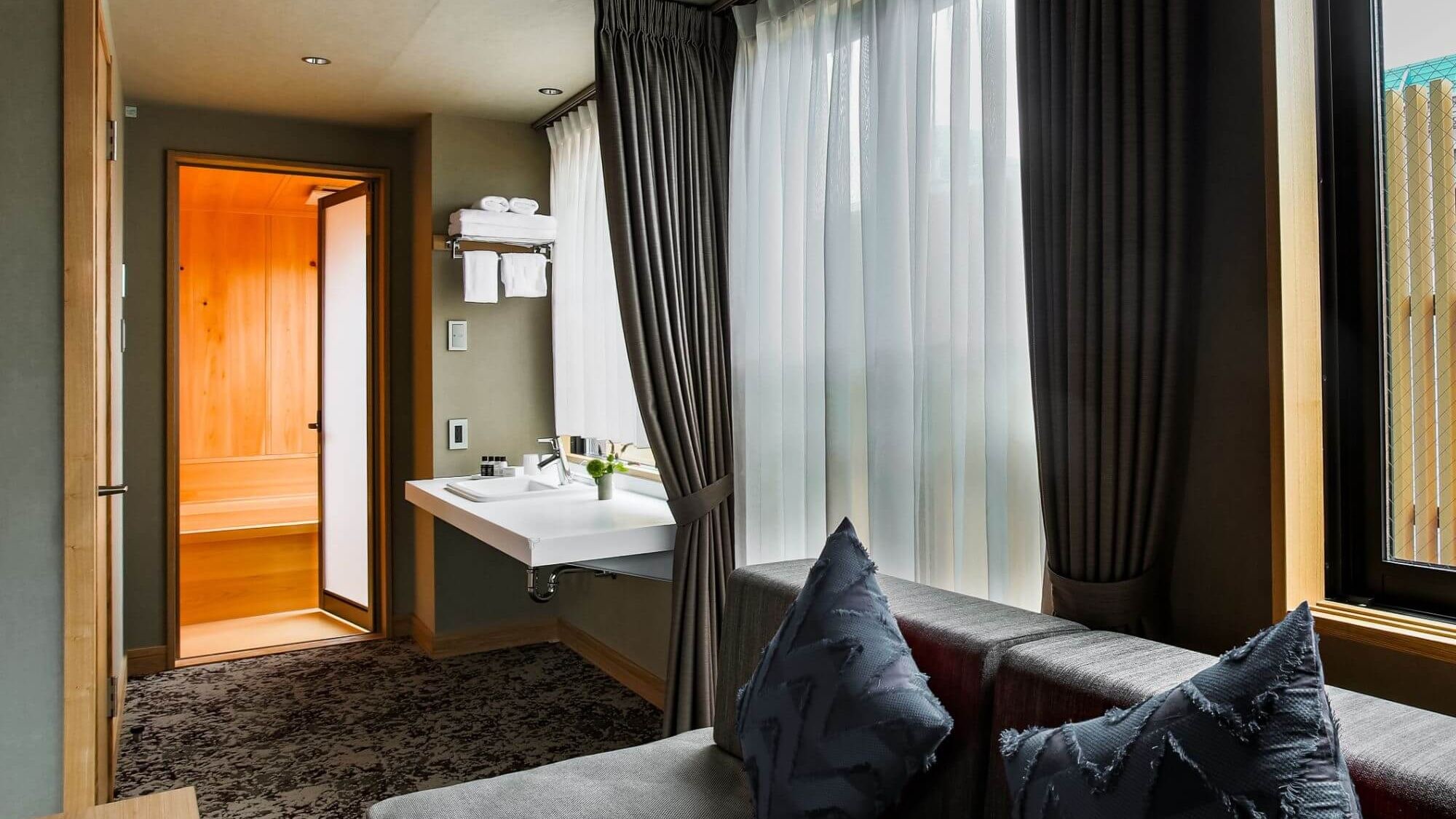 eph suite (sofa and washbasin)