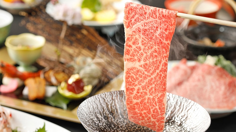 除了海鮮以外，肉類料理也很受歡迎！