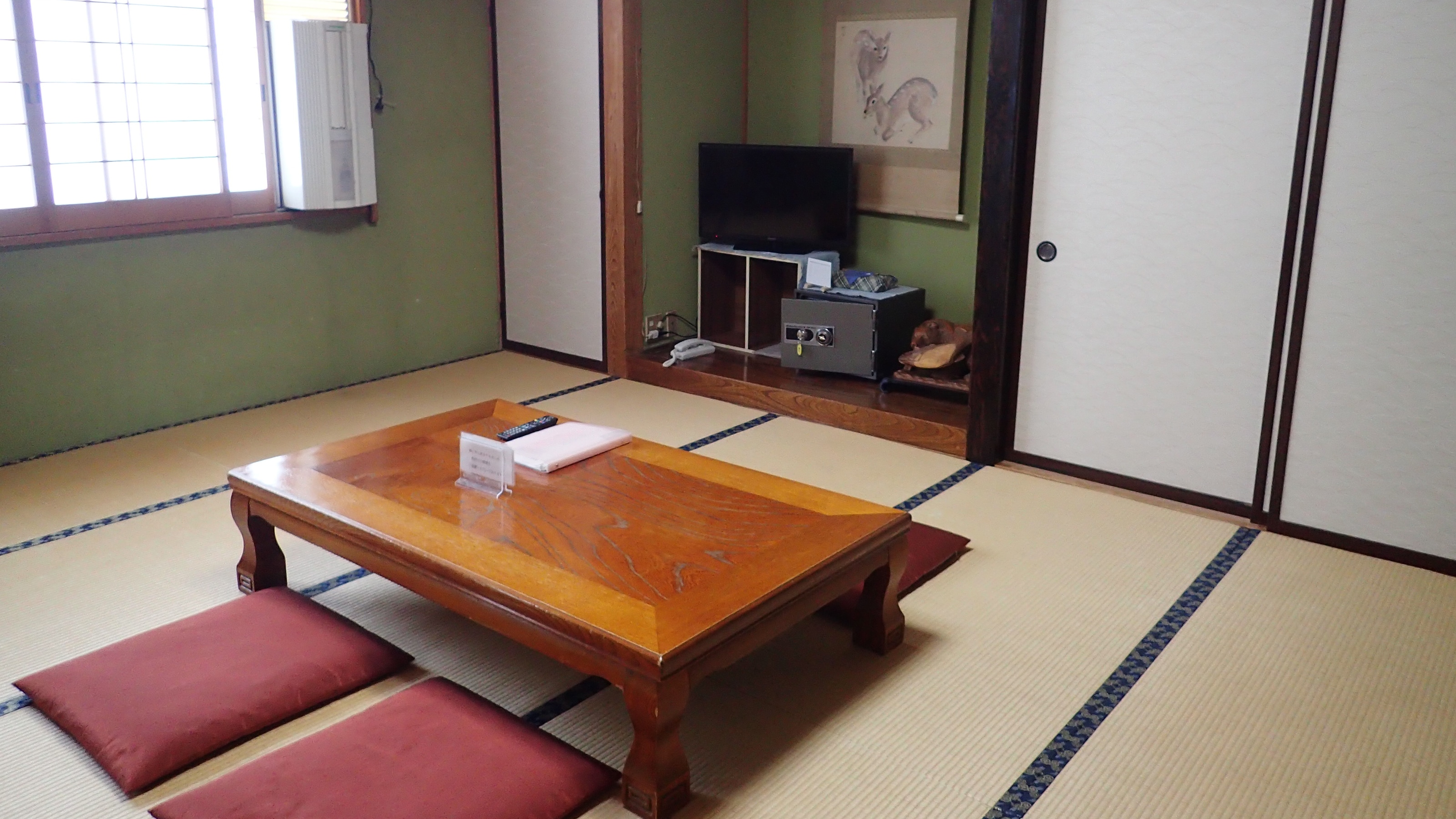 Japanese-style room (13 tatami mats)