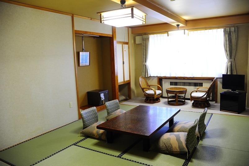 [Room] Japanese-style room 10 tatami mats (with bath and toilet)