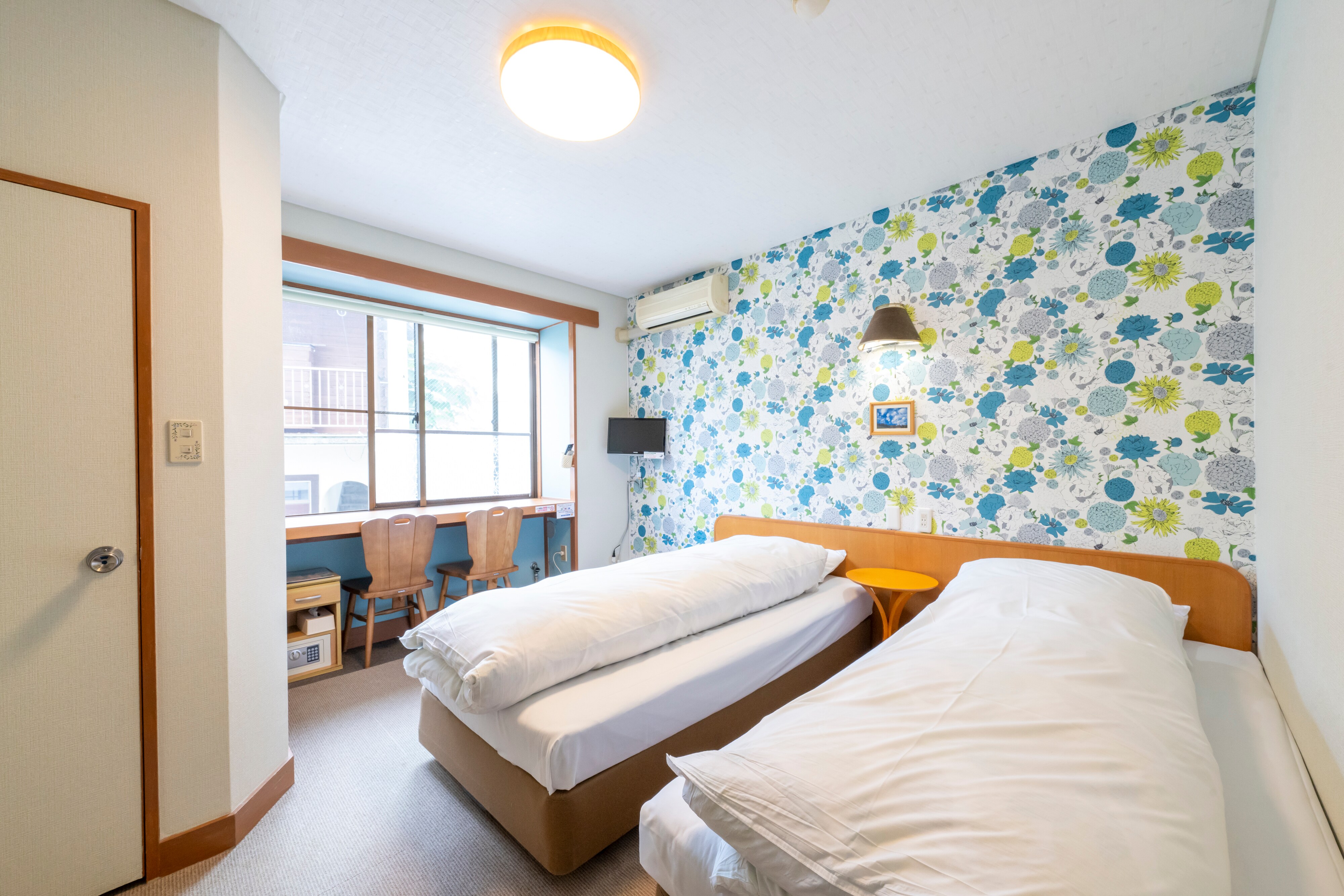 Twin room with toilet