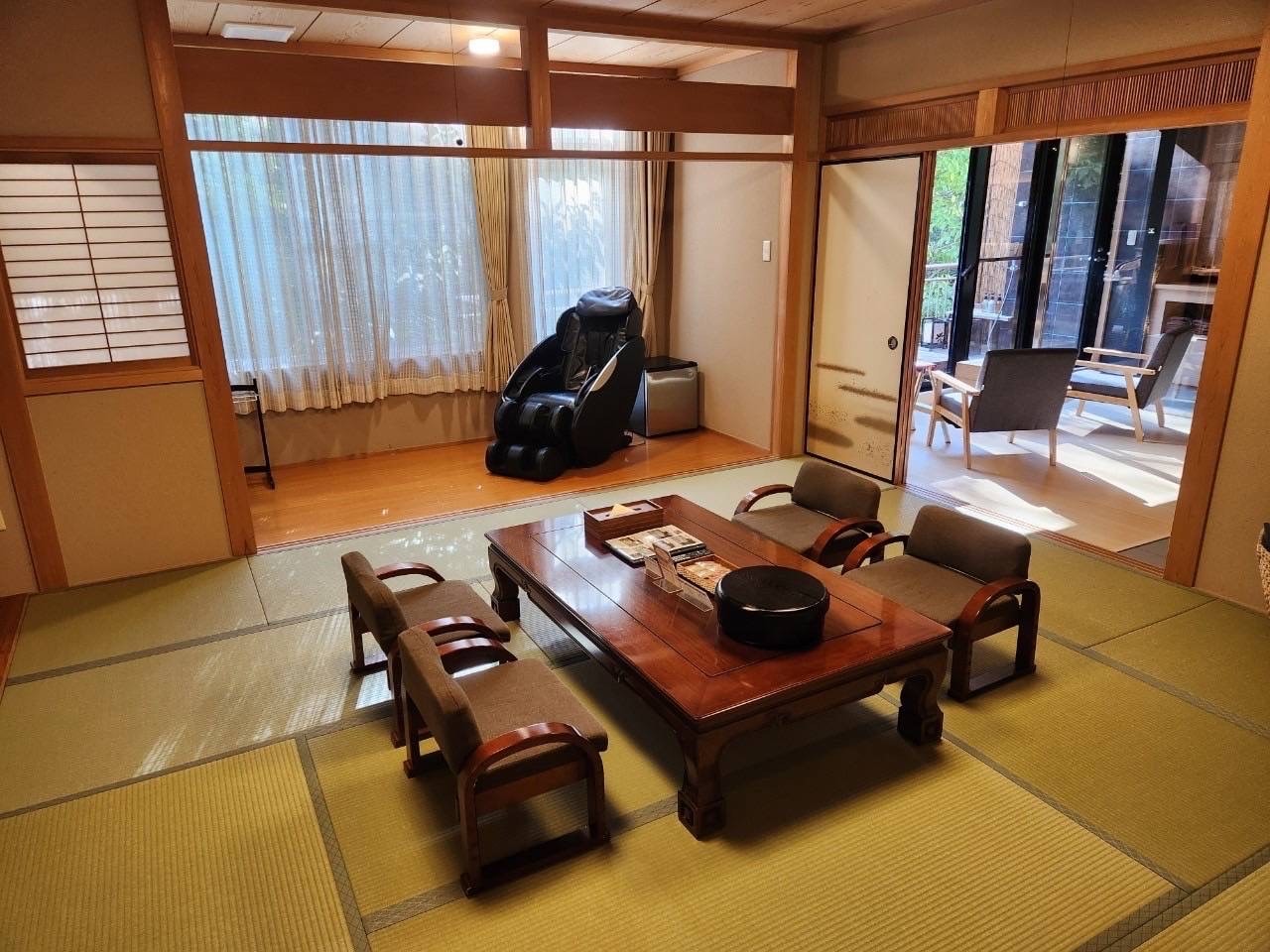 Golden Room Shisui [ห้องสวีทพร้อมอ่างแช่น้ำพุร้อนกลางแจ้ง]