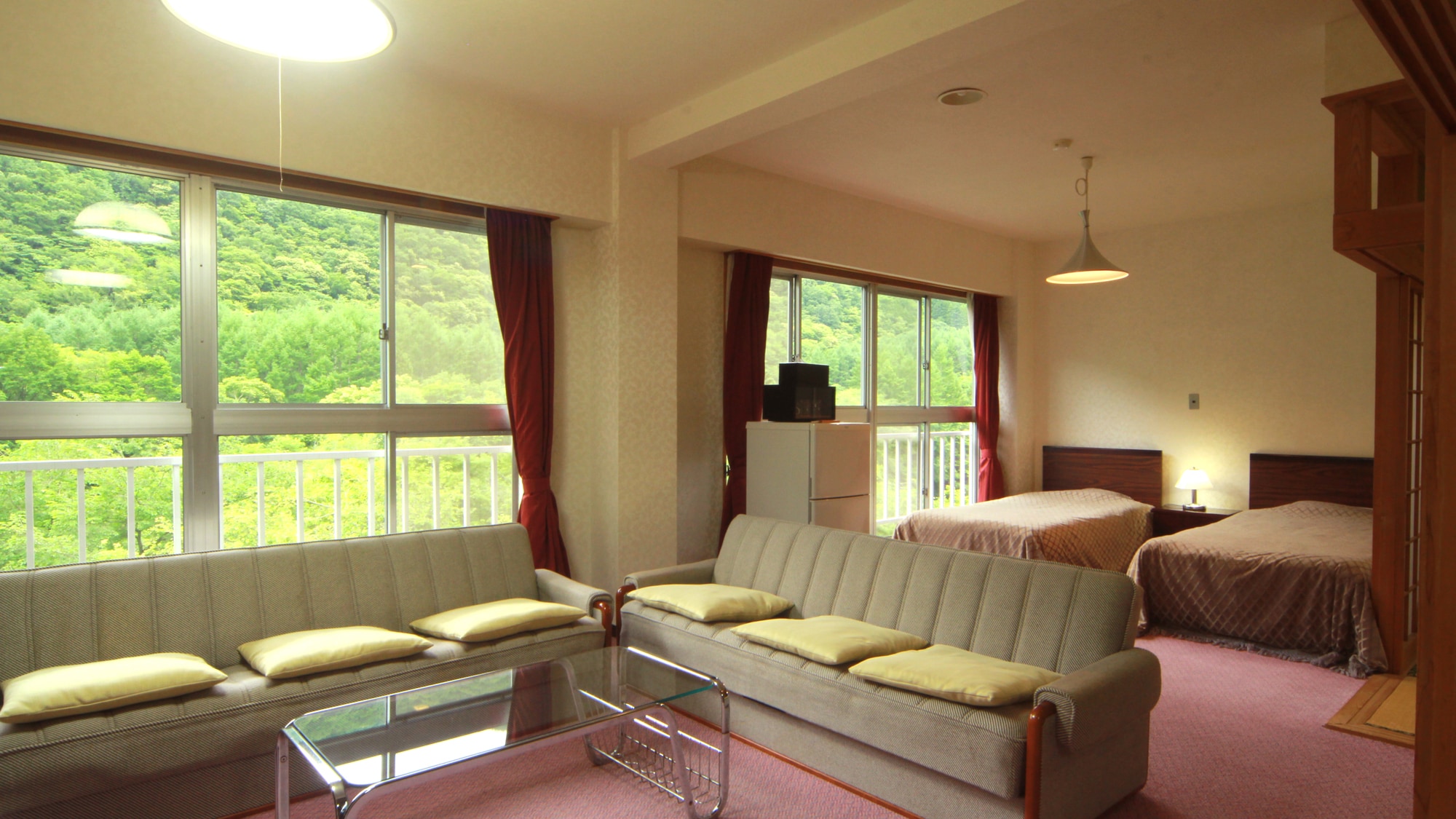 # [Kamar bergaya Jepang-Barat] Kamar khusus yang luas yang terdiri dari tiga kamar yang berdekatan di lantai atas.