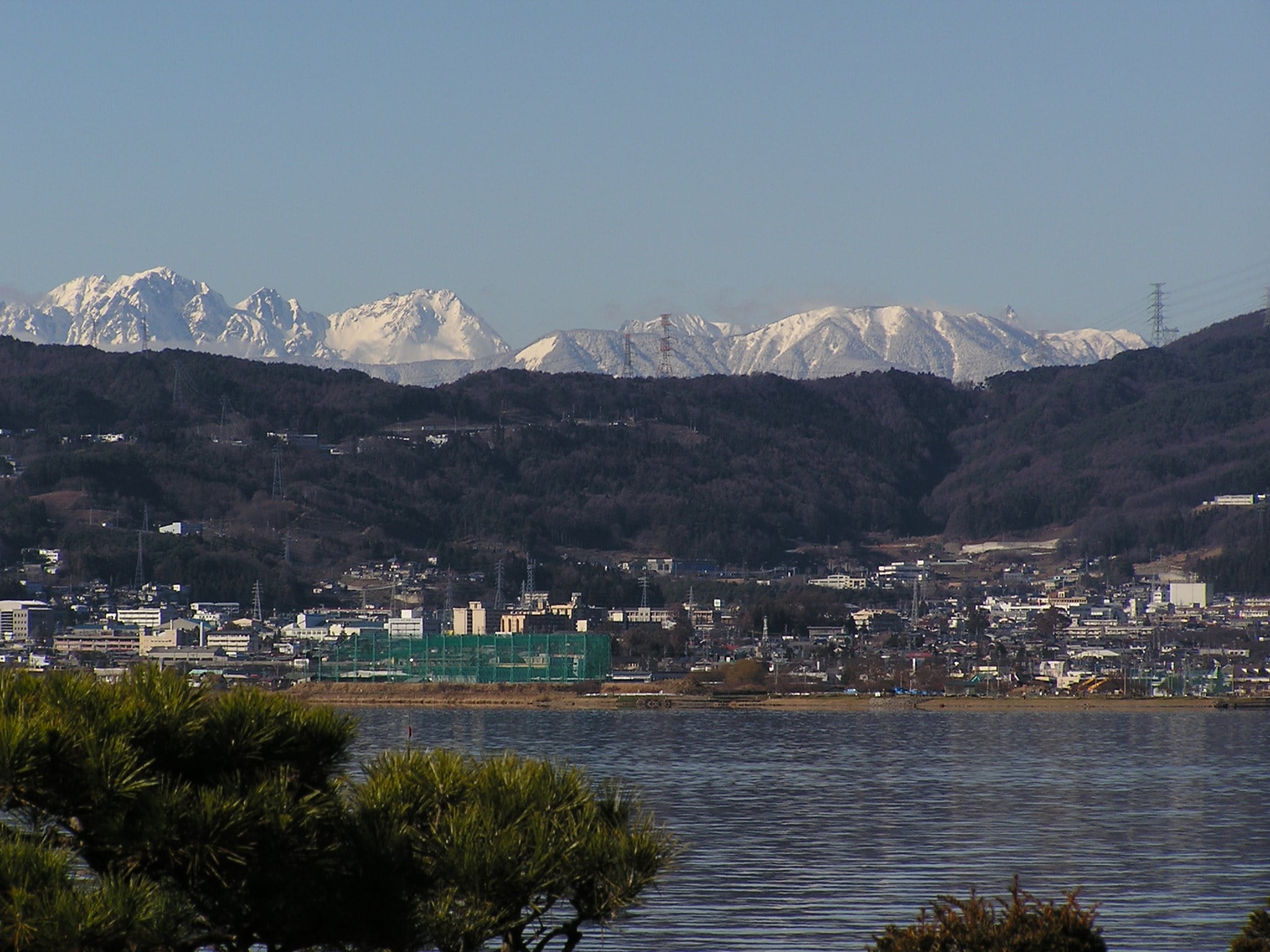 Scenery from the 8-tatami mat Japanese-style room on the Lake Suwa side