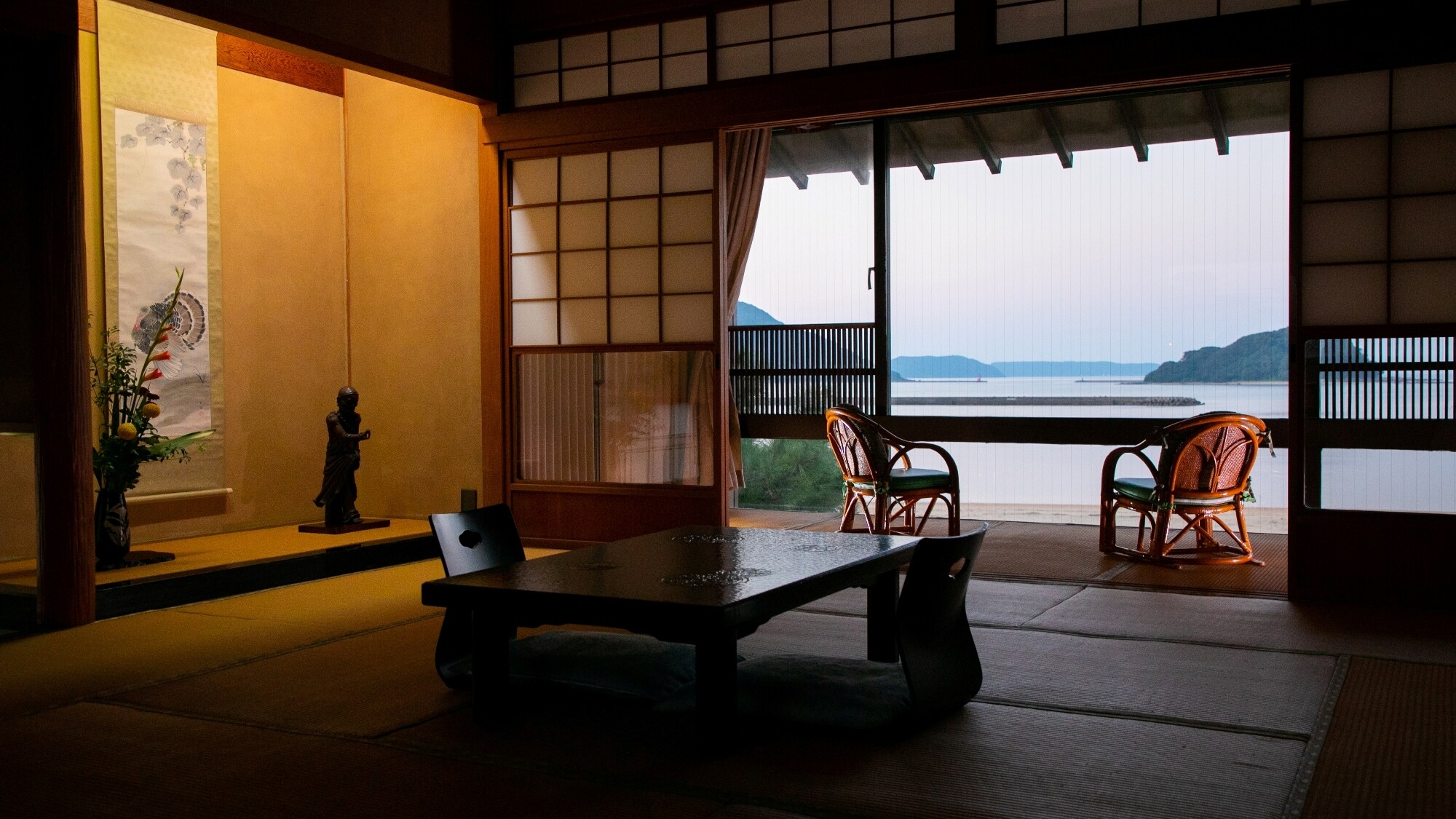 [20 chiếu tatami/Phòng phía Tây] Bạn có thể ngắm cảnh Oshima, Torishima, Takashima nơi có Đền Hoto, v.v.