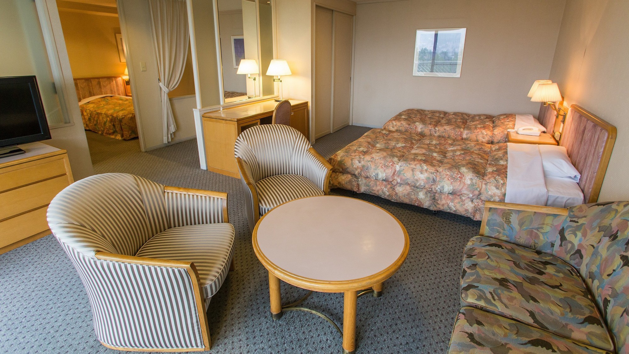 [Chateau-kan/Western-style room type] A room with a calm atmosphere.