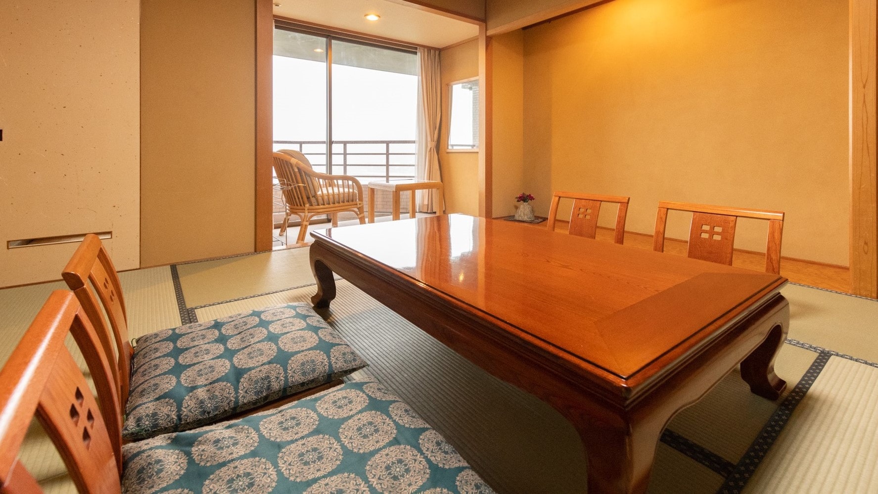  << Non-smoking >> Japanese-style room on the top floor [Room with bath] (Himekawa side)