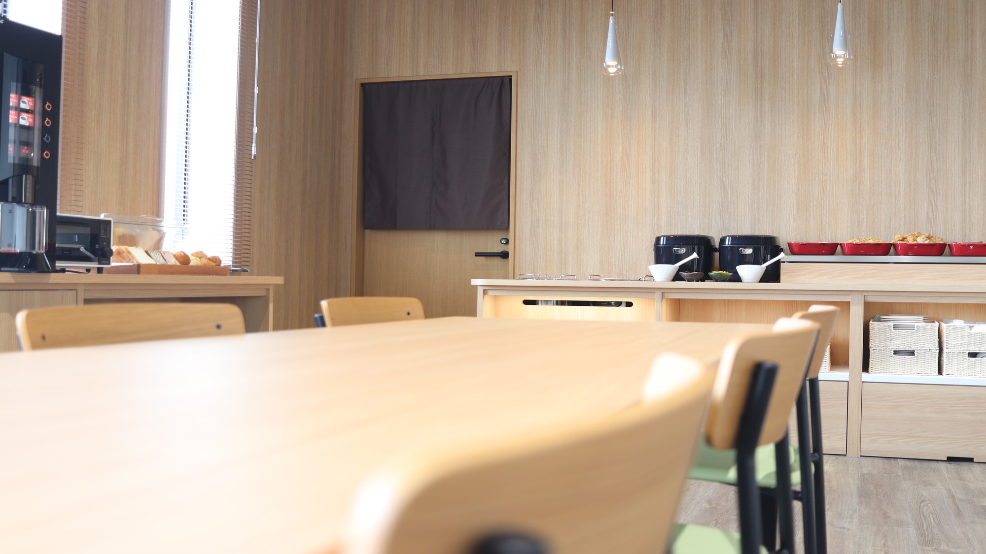 1st floor Amenity Cafe 6:30-9:00 (last replenishment time 8:30)