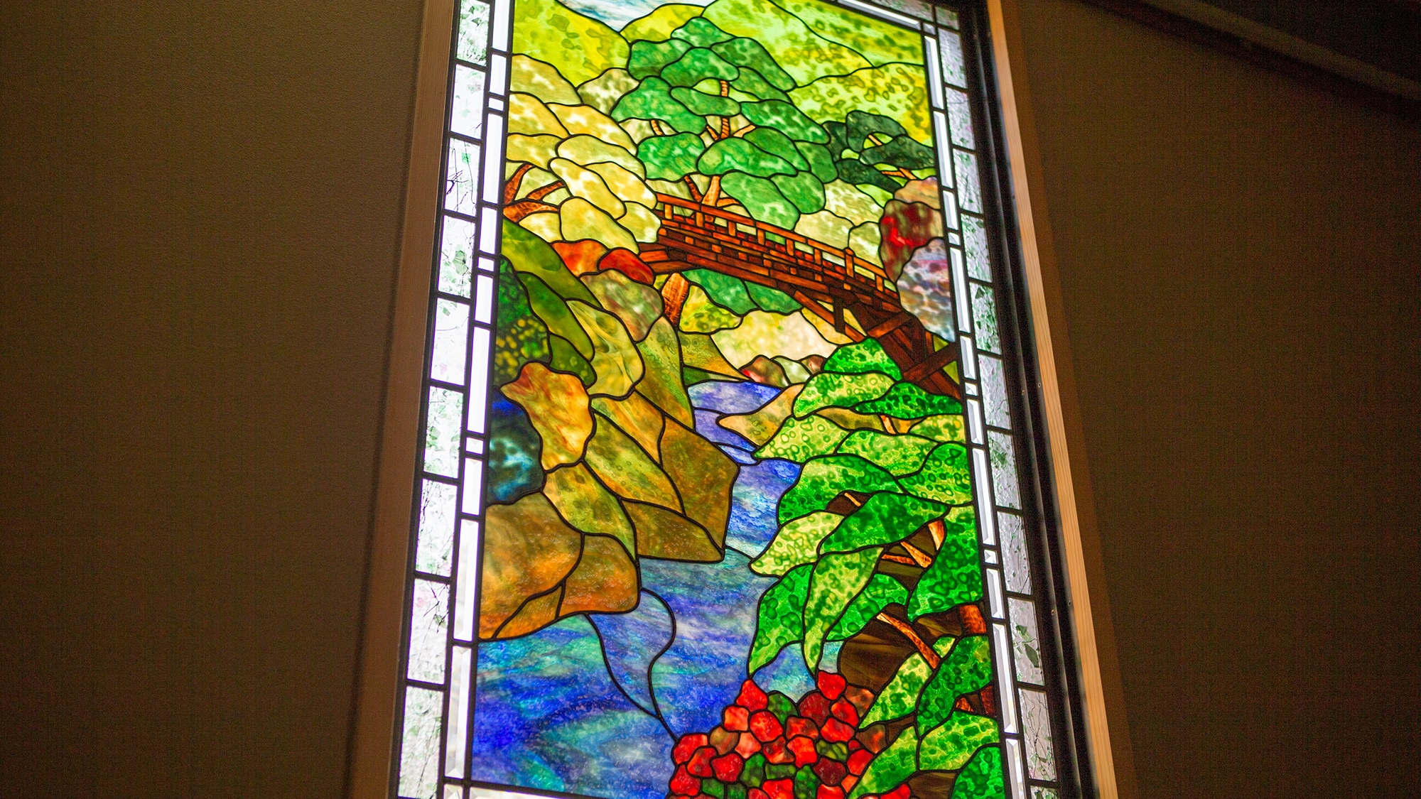 [Gambar interior gedung]
