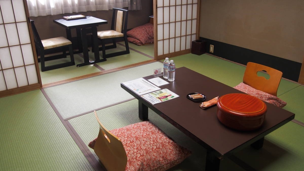 Spacious Japanese-style room 10 tatami mats or 12 tatami mats <with bath and toilet> non-smoking
