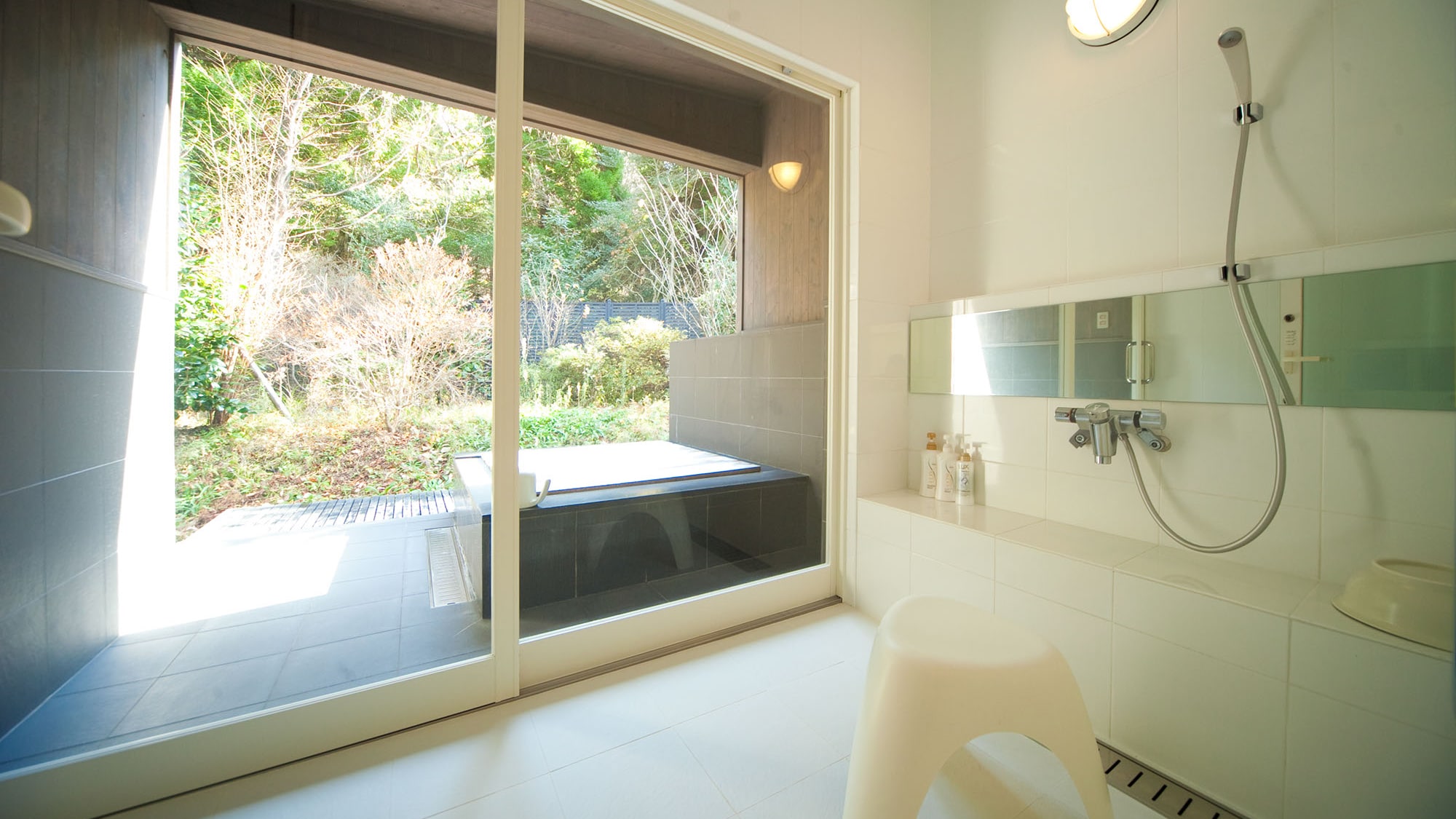 Western-style room / outdoor bath exclusively for guest rooms