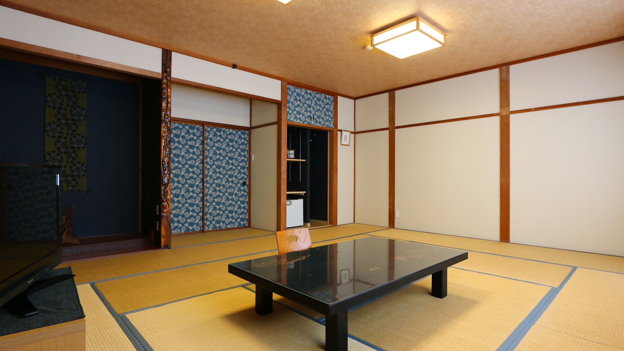 Door patterns vary depending on the room [Japanese-style rooms with ocean views]