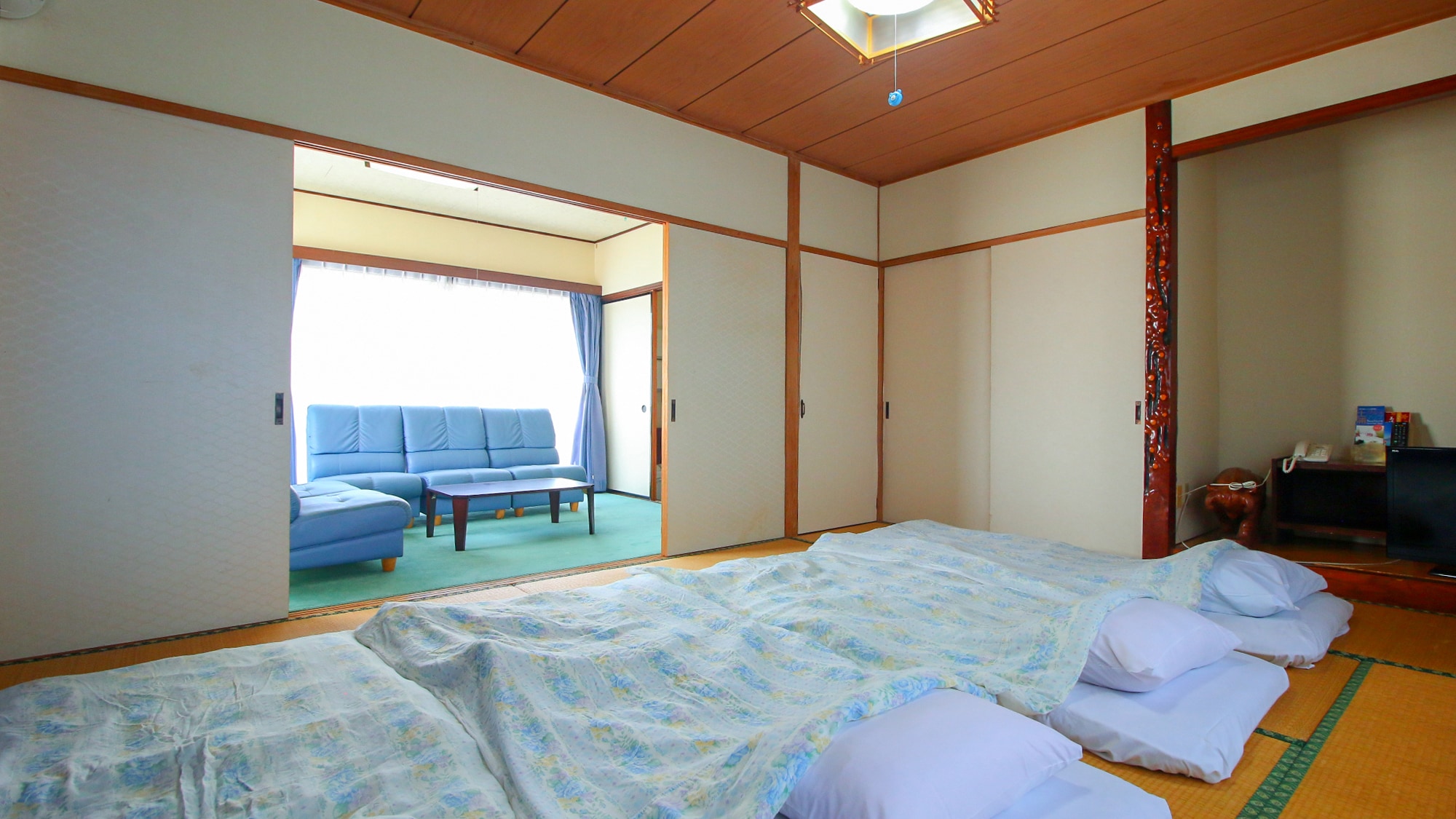 #Two rooms connected together (10 tatami mats + 6 tatami mats) - A room with tatami mats that is full of atmosphere. Please take your time and relax.