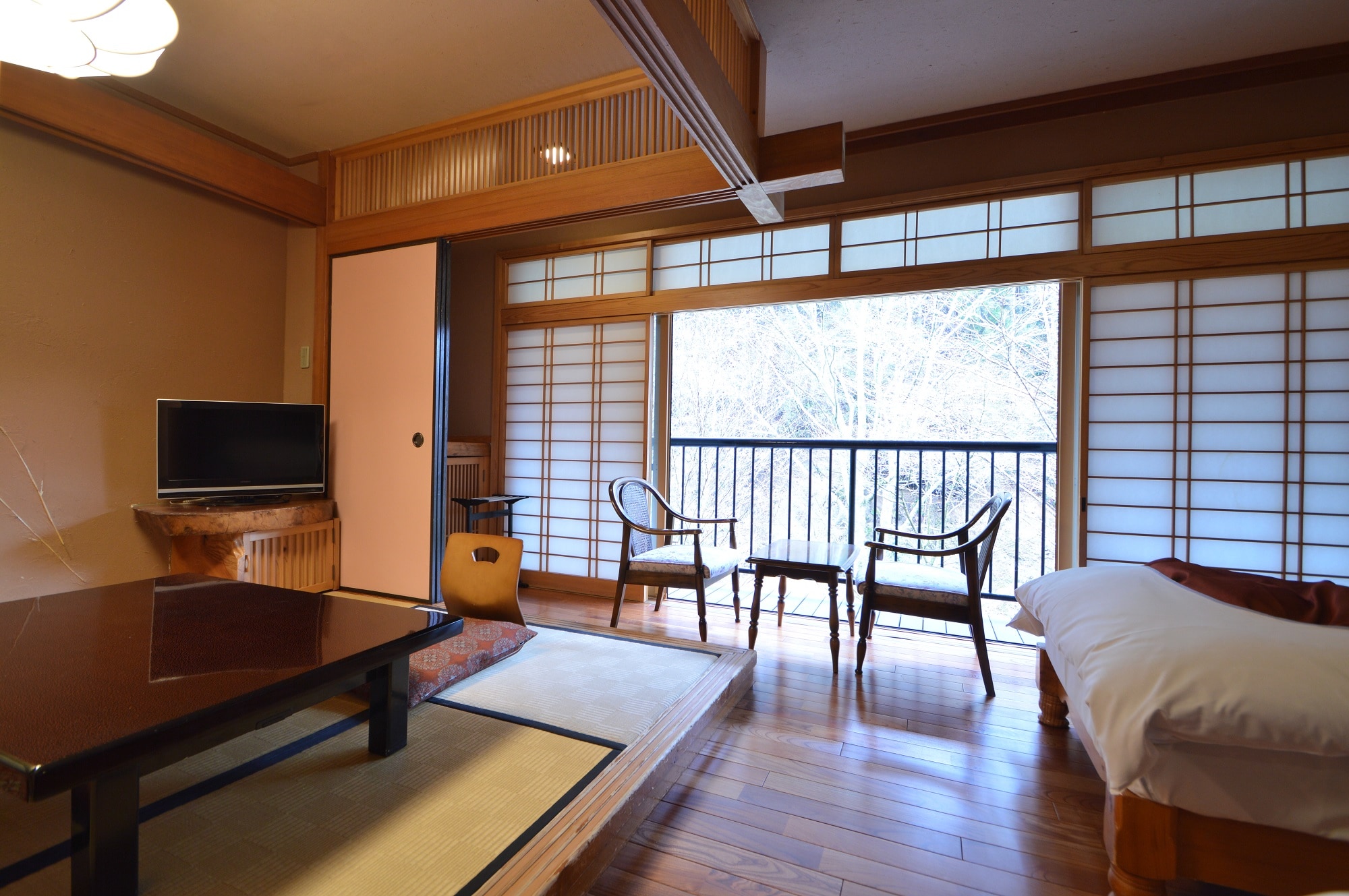Main building, river side, 2nd floor, Japanese-Western style room (※River cannot be seen)