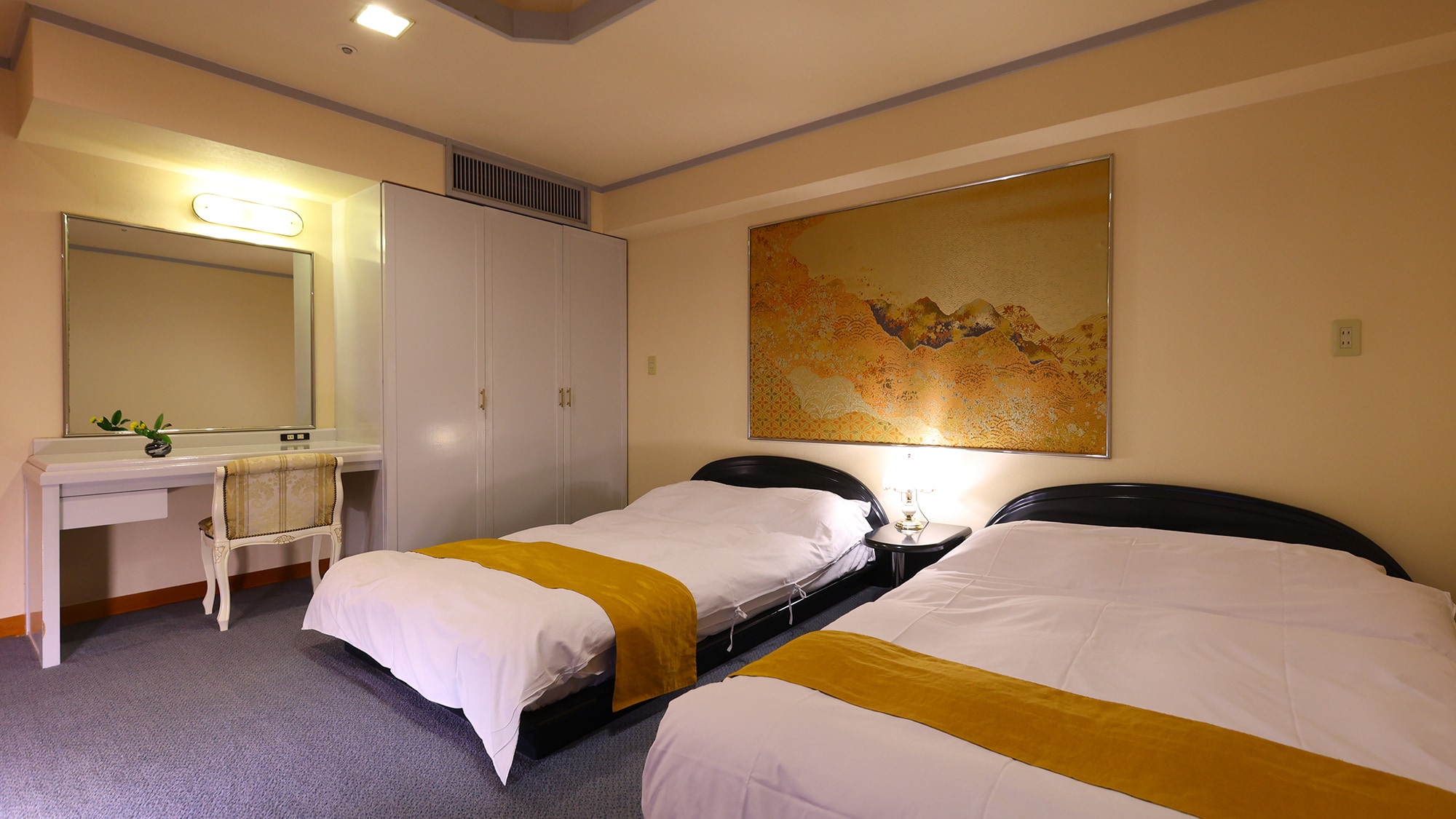 Lantai atas, kamar suite Jepang dan Barat Takimitei