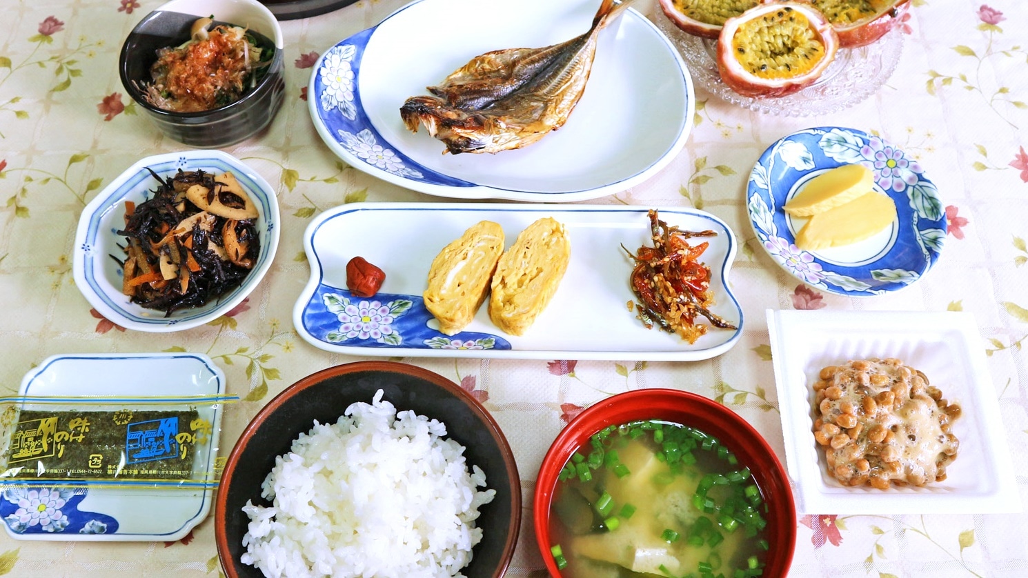 *[Breakfast example] Japanese set meal with home-grown seasonal fruits