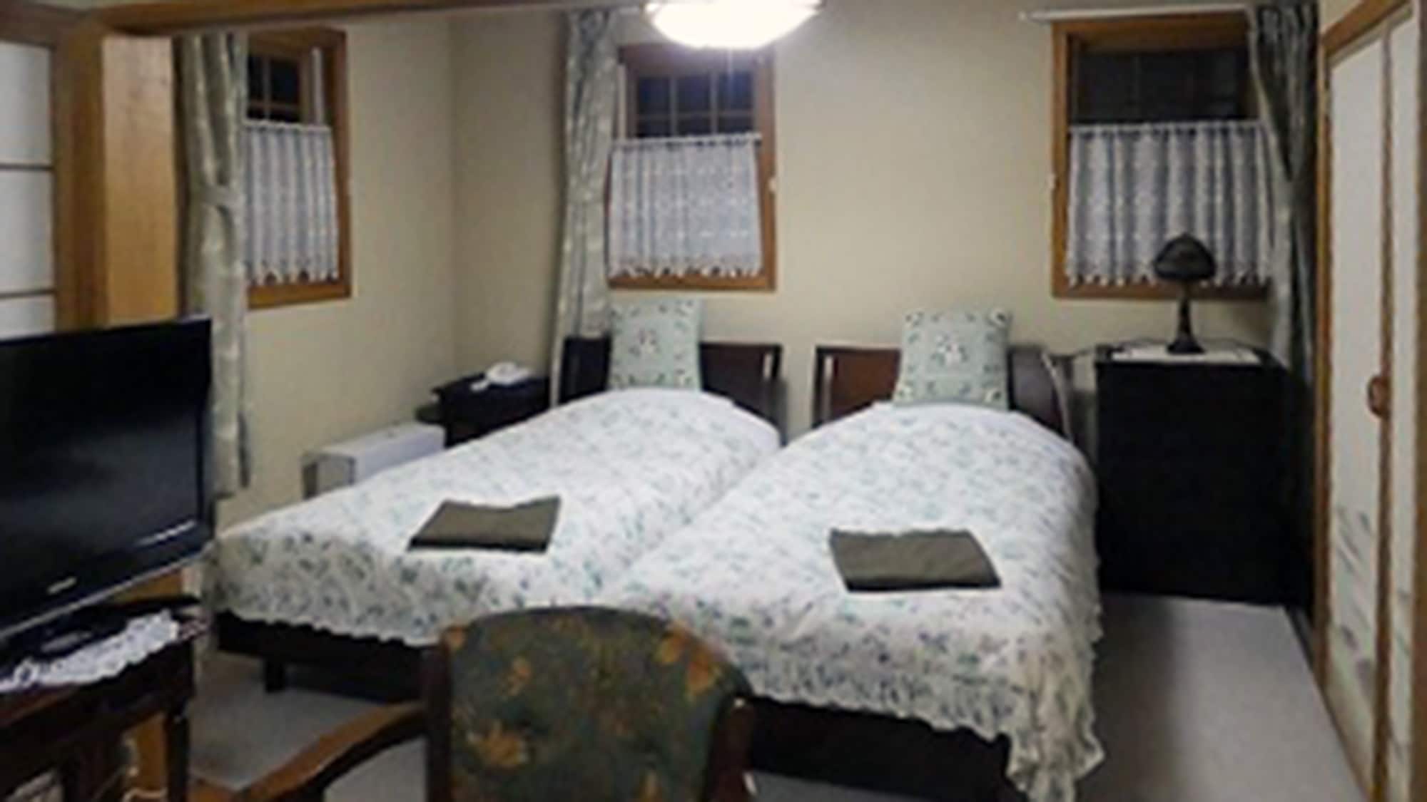 ・This is an example of a twin room.
