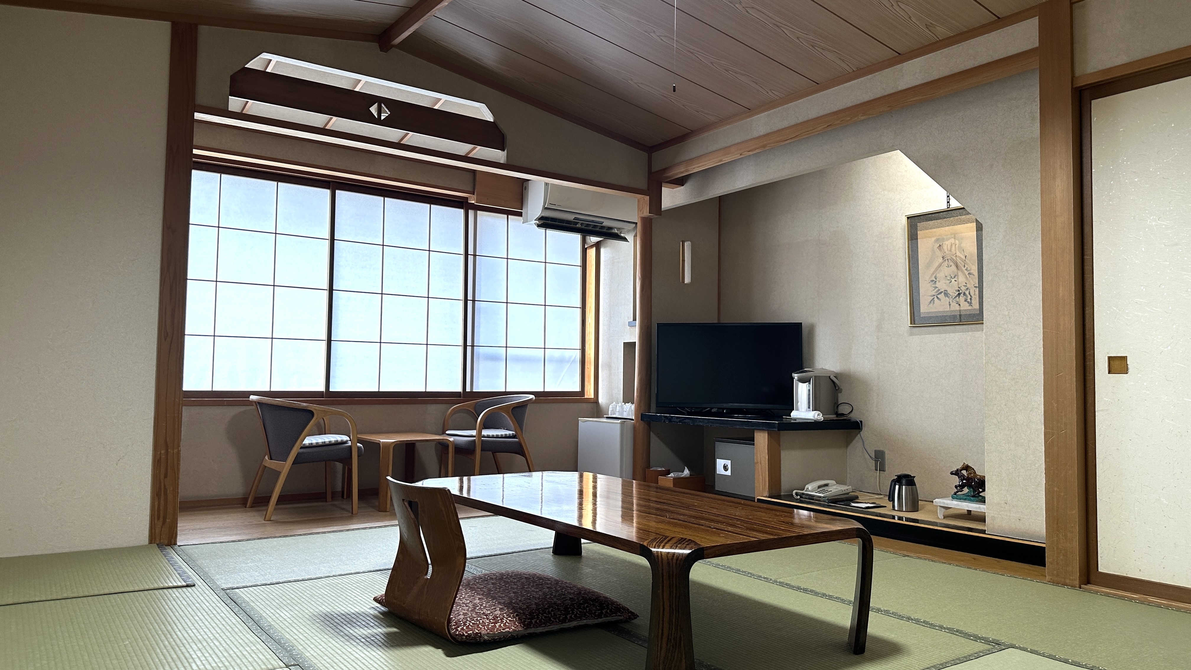 【特別和洋室】広い洋室＋和室10畳★マッサージチェア付