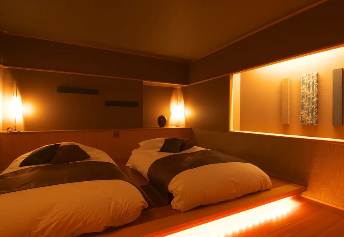 Kamar tamu tipe D Kamar khusus dengan pemandian terbuka yang mengalir langsung dari sumbernya