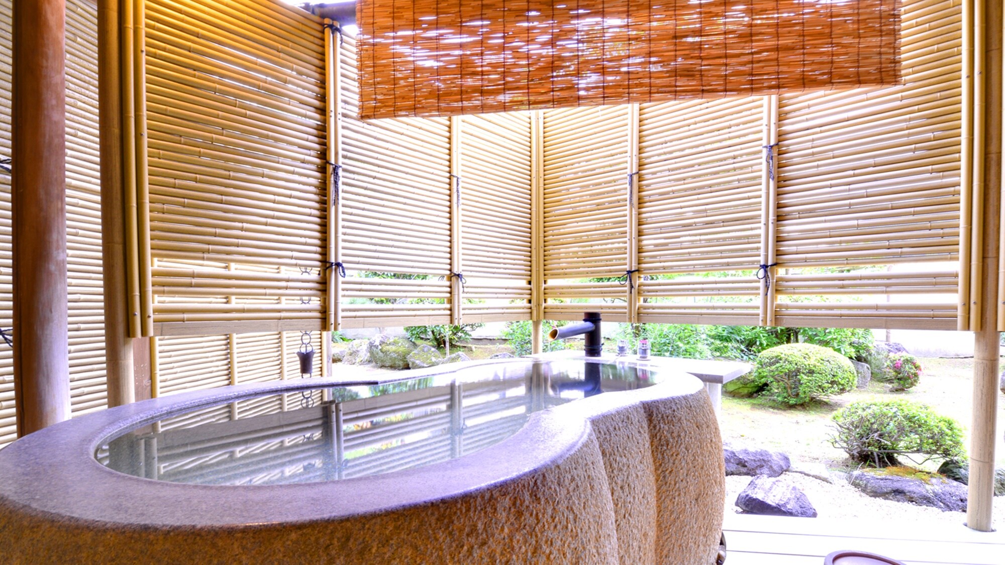 * In the guest room with an open-air bath, the natural hot spring is monopolized. Moreover, this is the center of Atami. Please spend a luxurious blissful time