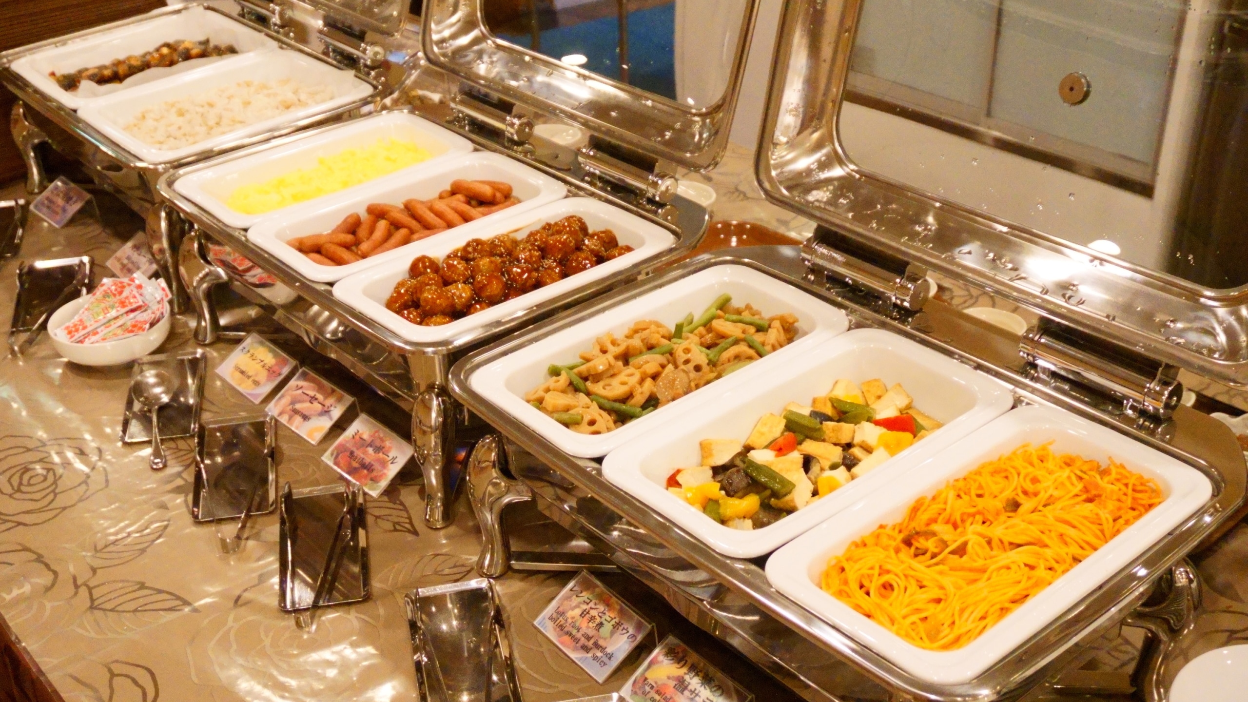 [Plan with breakfast buffet] 6:30 a.m. - 9:00 a.m. Japanese and Western buffet.