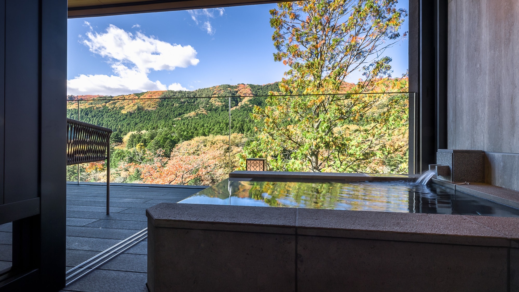 [Open-air bath in guest room] All rooms have an open-air hot spring bath where you can feel the Kinugawa Valley up close.