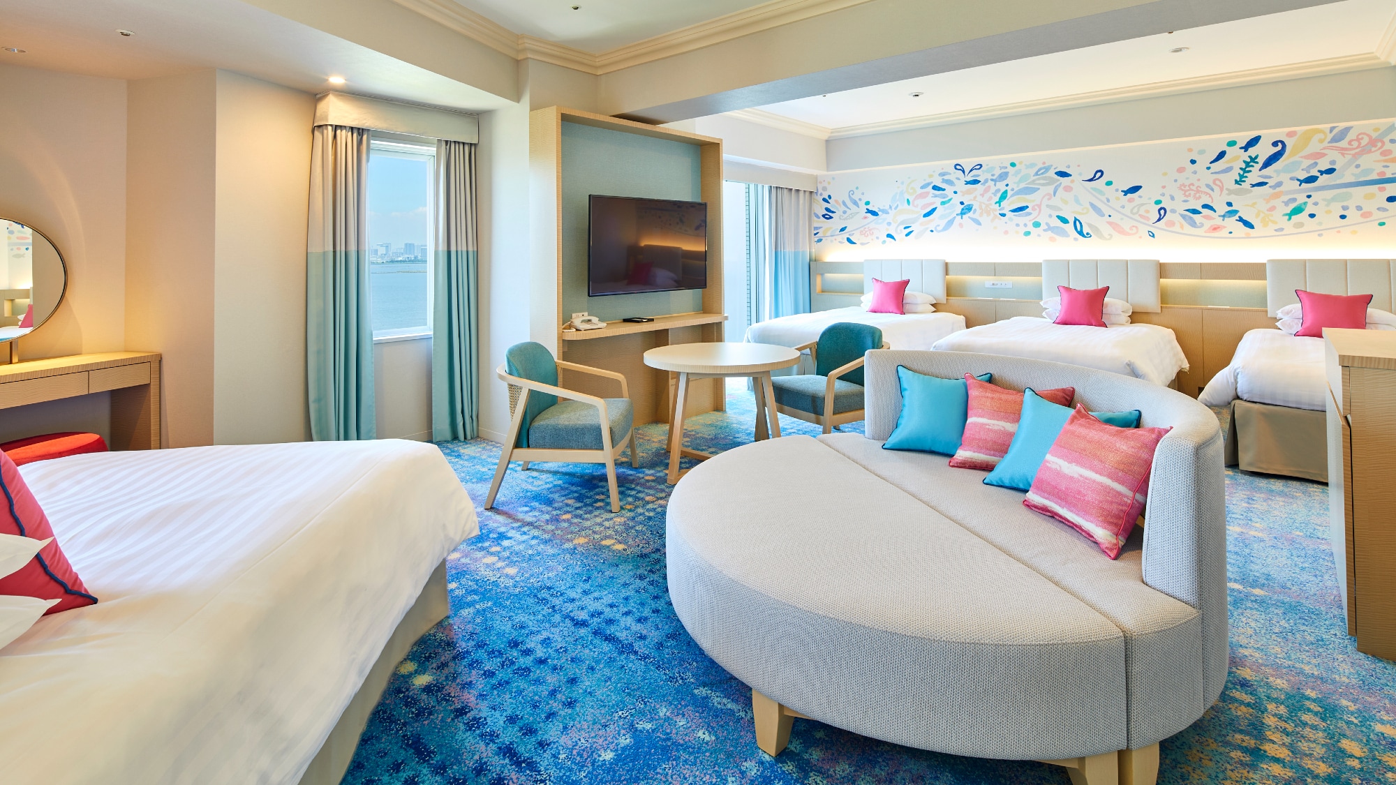 〇“彩虹豪華家庭房”客房形象