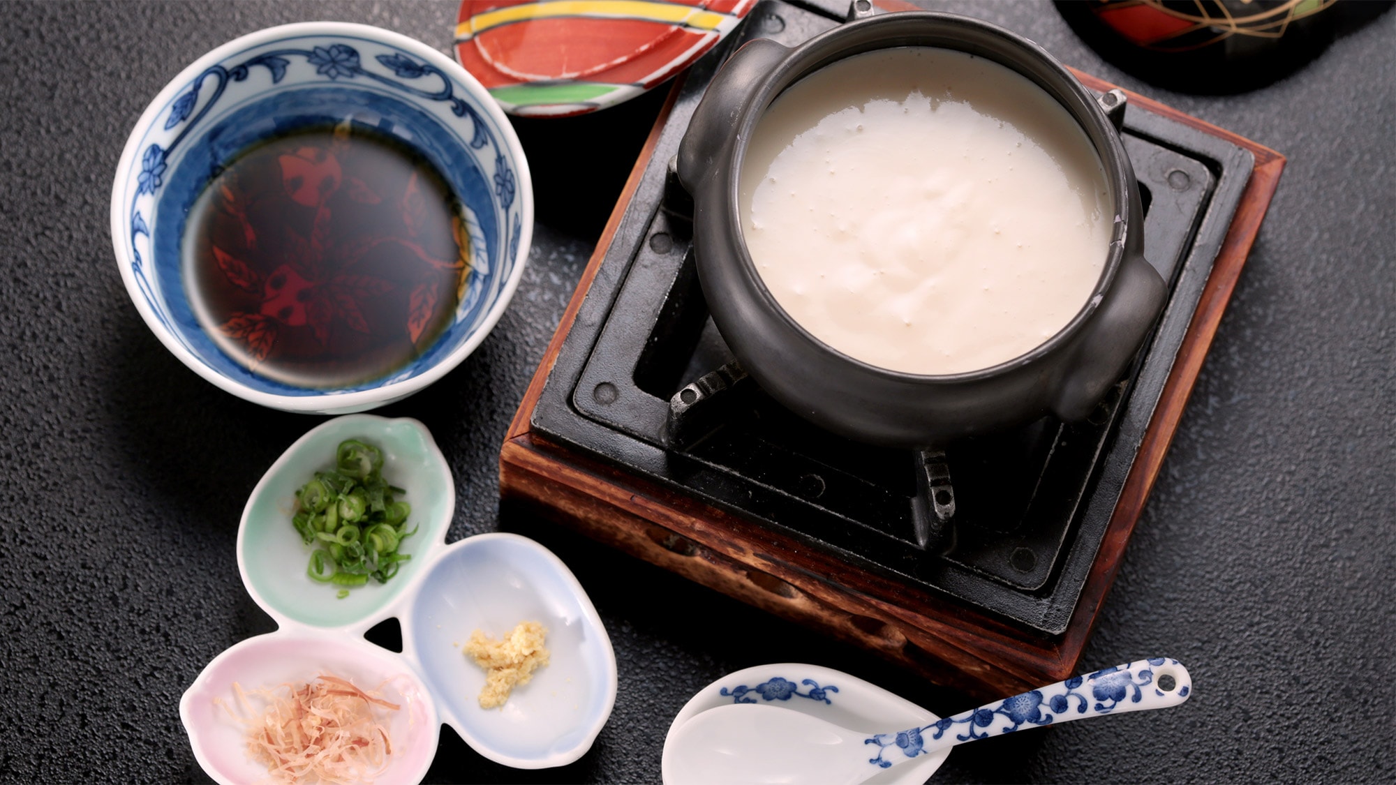 早餐：现做的豆腐，豆浆香气浓郁