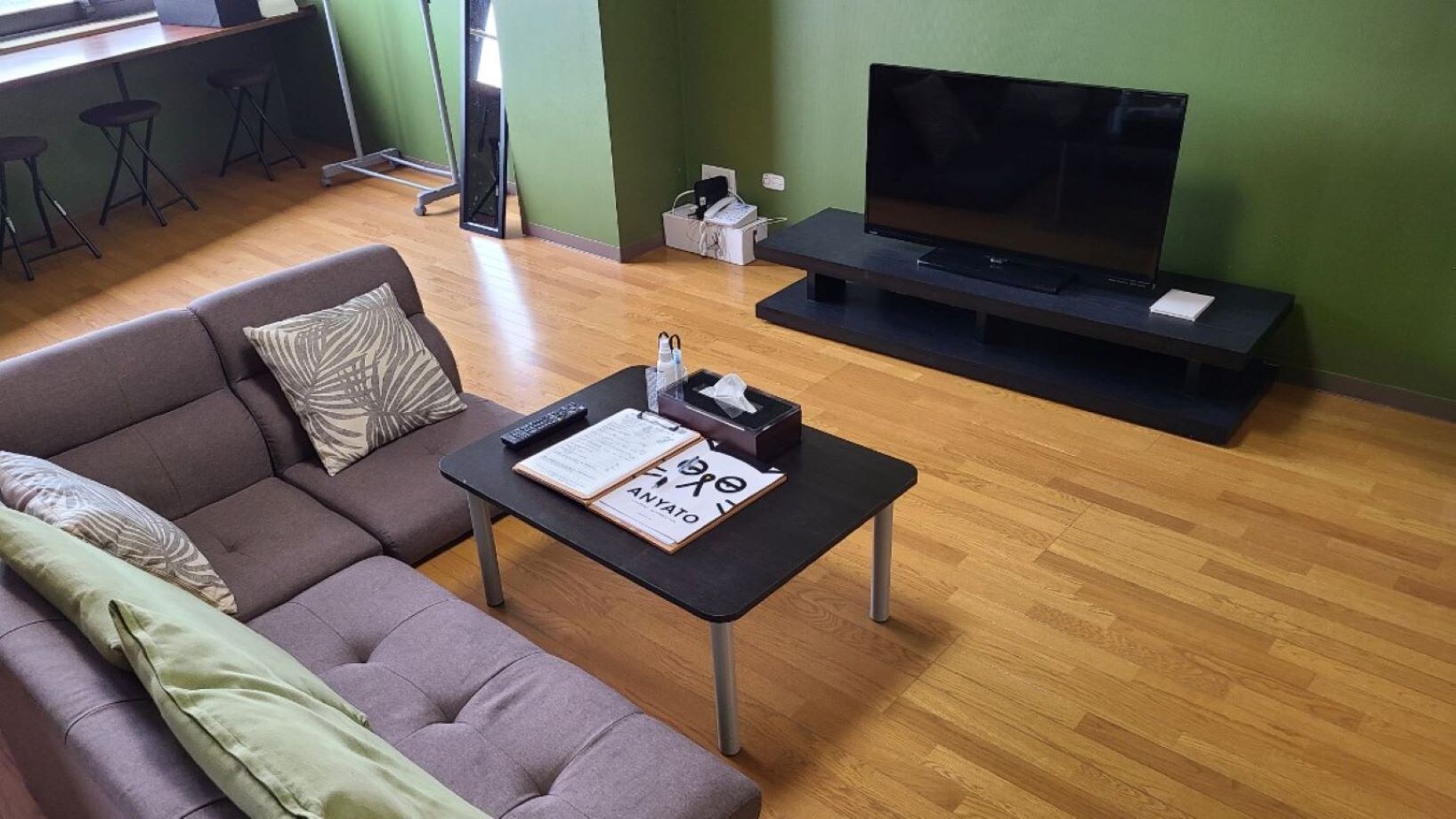3rd floor room (living room)
