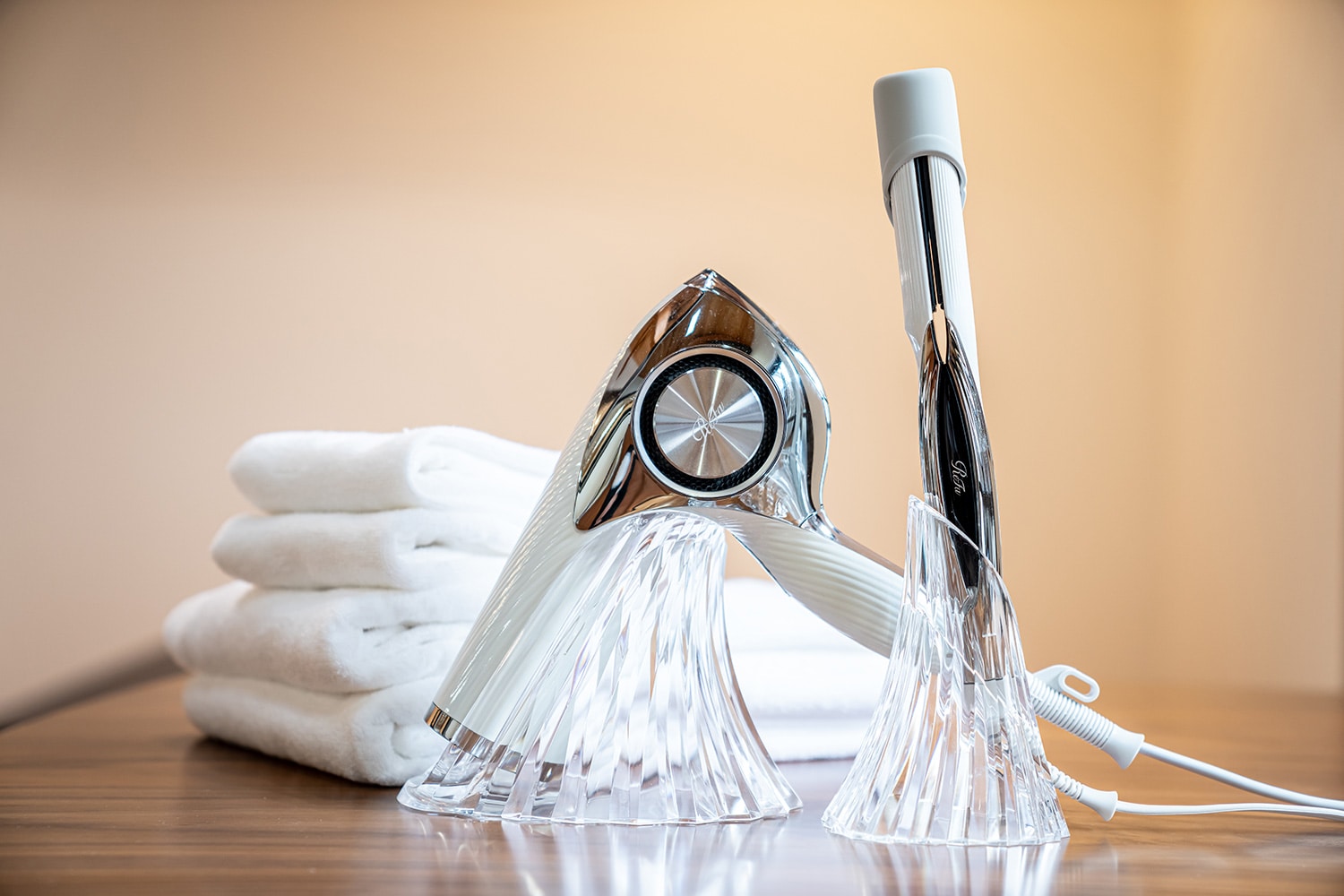 Máy sấy tóc và bàn là Refa