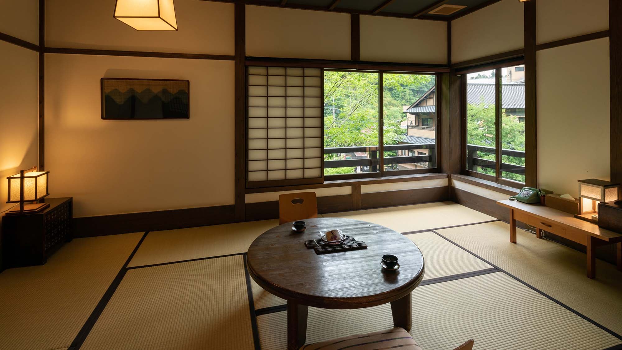 Sun: River side Japanese style room 10 tatami mats