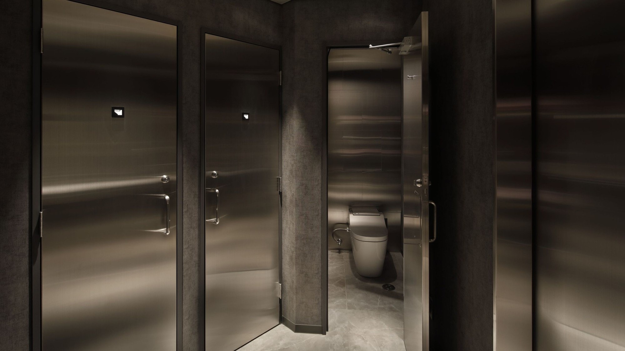 Toilet (di setiap lantai)