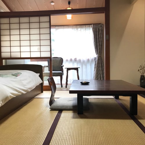 [Phòng nghỉ] Phòng kiểu Nhật rộng 8 chiếu tatami (không hút thuốc) Phòng kiểu Nhật có giường cũng rất được du khách lớn tuổi ưa chuộng. Nhà vệ sinh được trang bị bồn cầu rửa.