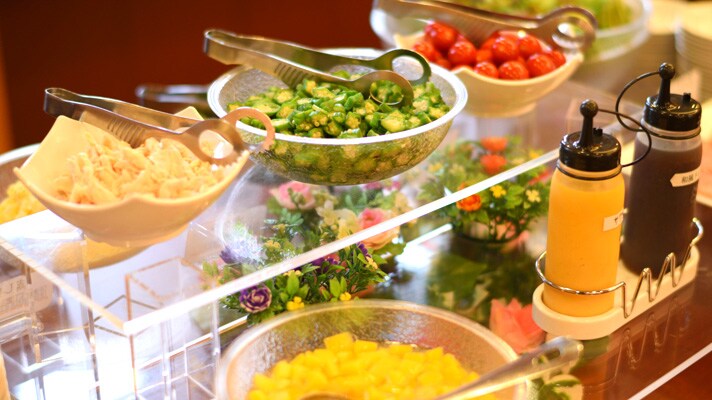 Bữa sáng tự chọn (quầy salad)