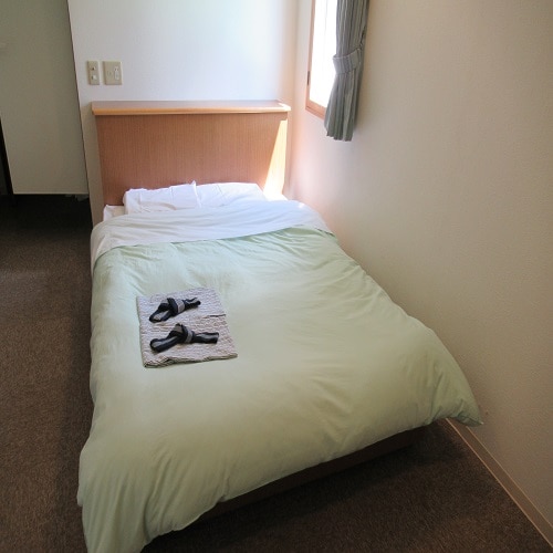 Semi-double room [13 square meters, bed size 122 cm]
