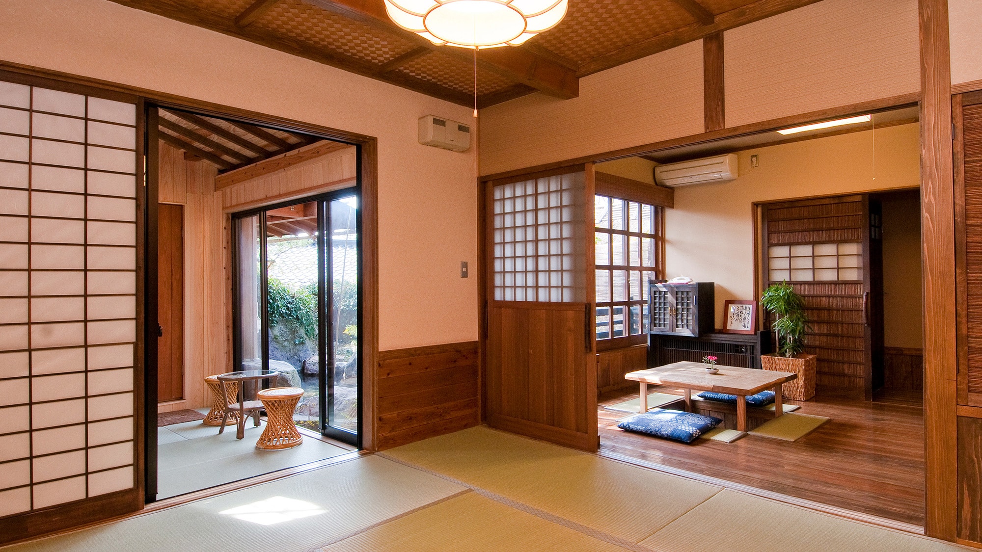 [Camellia Room]: Guest room