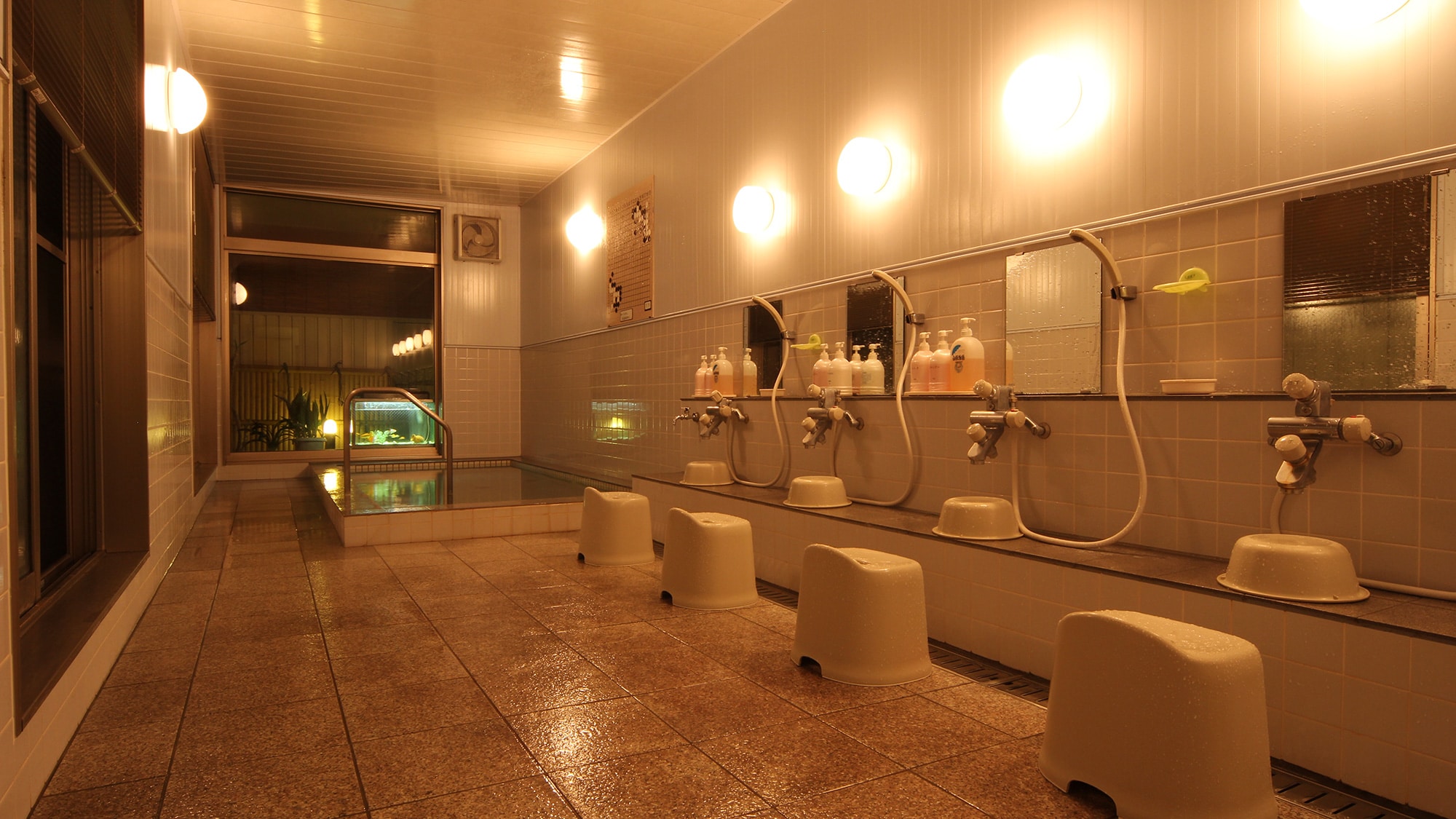 A bright large bath renovated in 2007